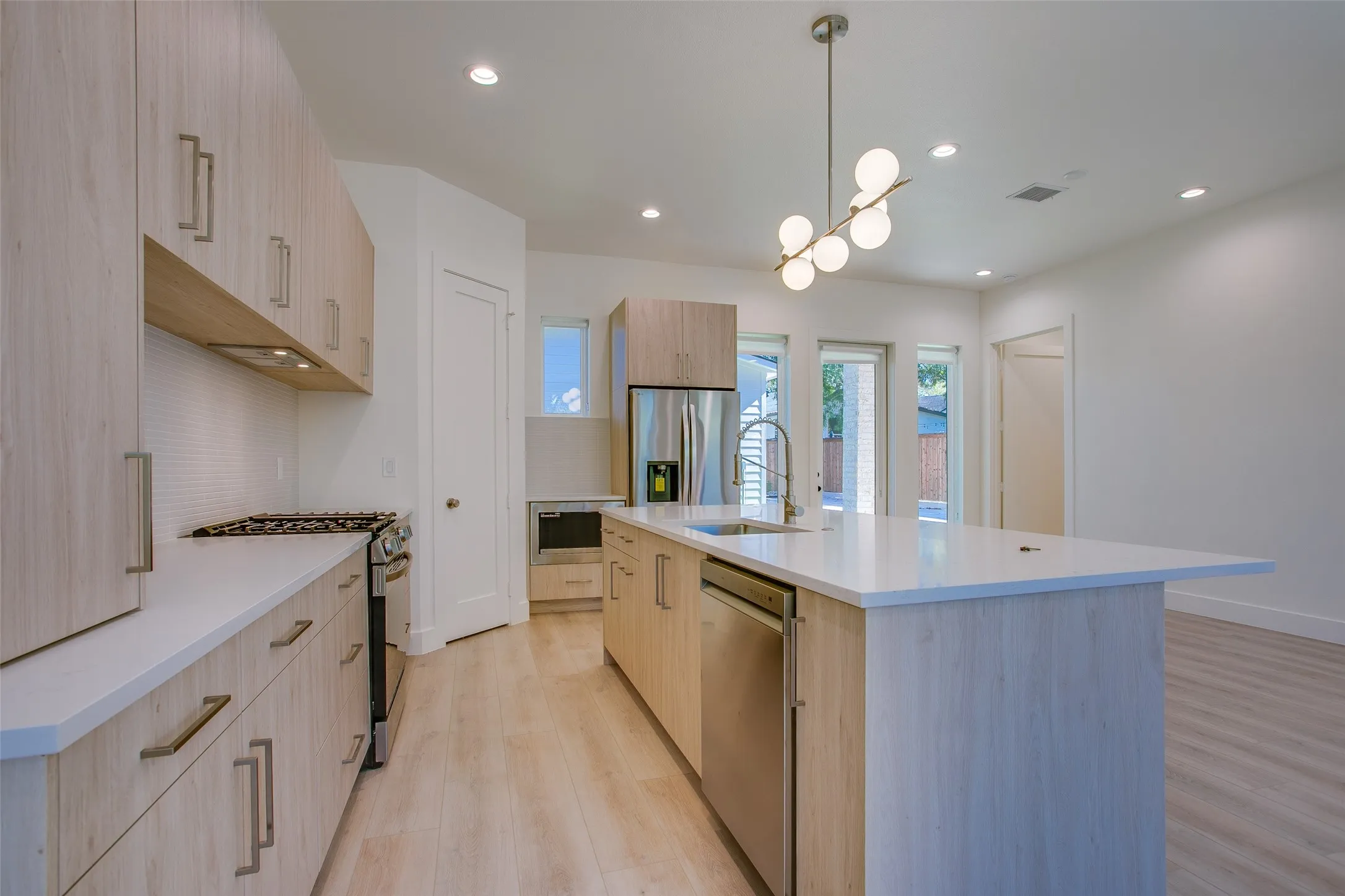 Single Family Residence For Rent in Dallas County , 424 N Denver Street, Dallas, Texas 75203, 4 Bedroom, 4 Bathroom, 2 Garage spaces, 2,825 Sqft, built in 2024, mls#21393211, Real Estate Agent in Dallas, Homes For Rent in Dallas county, Homes For Rent in Dallas, Realtor in Dallas Texas, Real Estate Brokerage Independent Realty Texas, Luminita Cordes Realtor