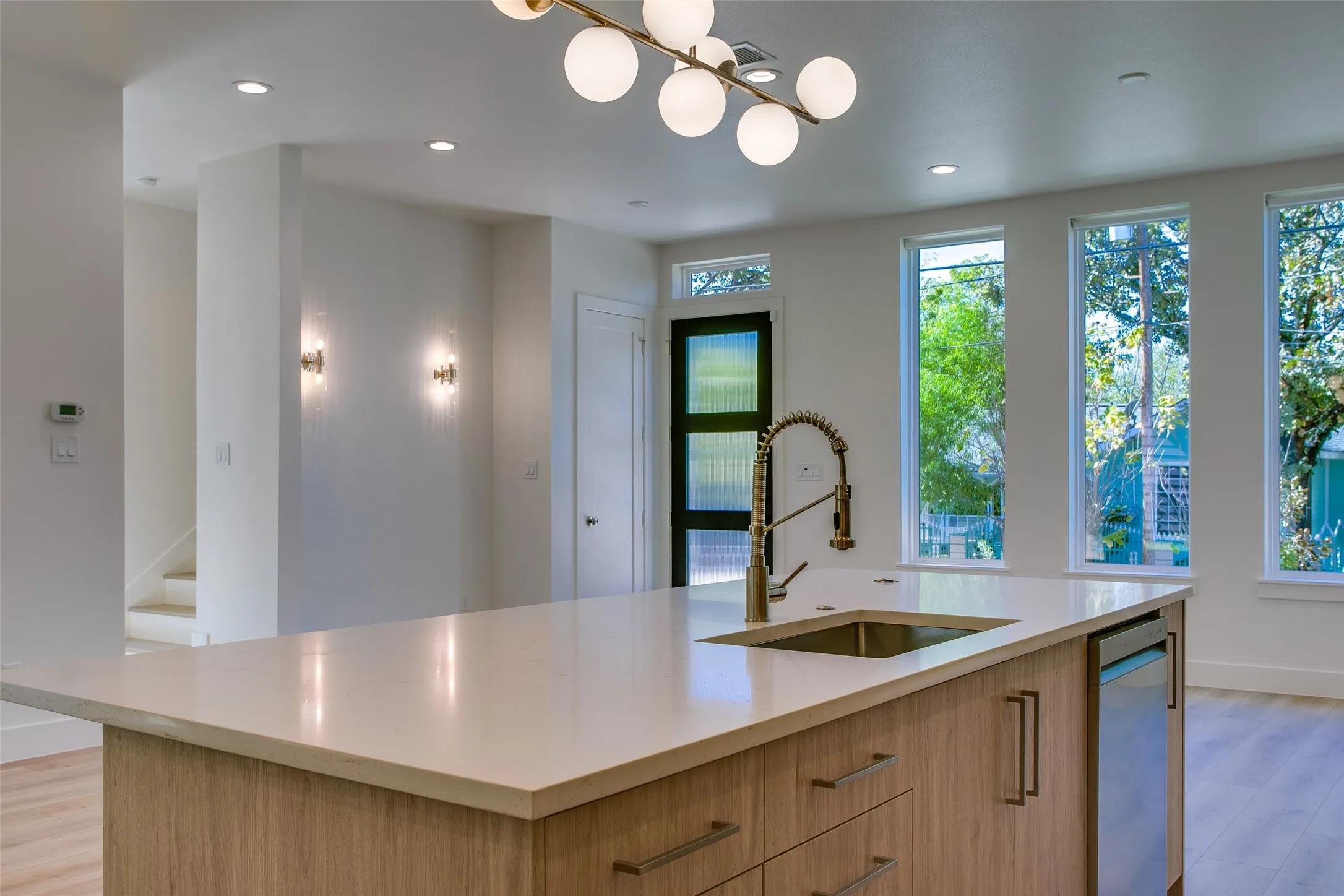 Single Family Residence For Rent in Dallas County , 424 N Denver Street, Dallas, Texas 75203, 4 Bedroom, 4 Bathroom, 2 Garage spaces, 2,825 Sqft, built in 2024, mls#21393211, Real Estate Agent in Dallas, Homes For Rent in Dallas county, Homes For Rent in Dallas, Realtor in Dallas Texas, Real Estate Brokerage Independent Realty Texas, Luminita Cordes Realtor