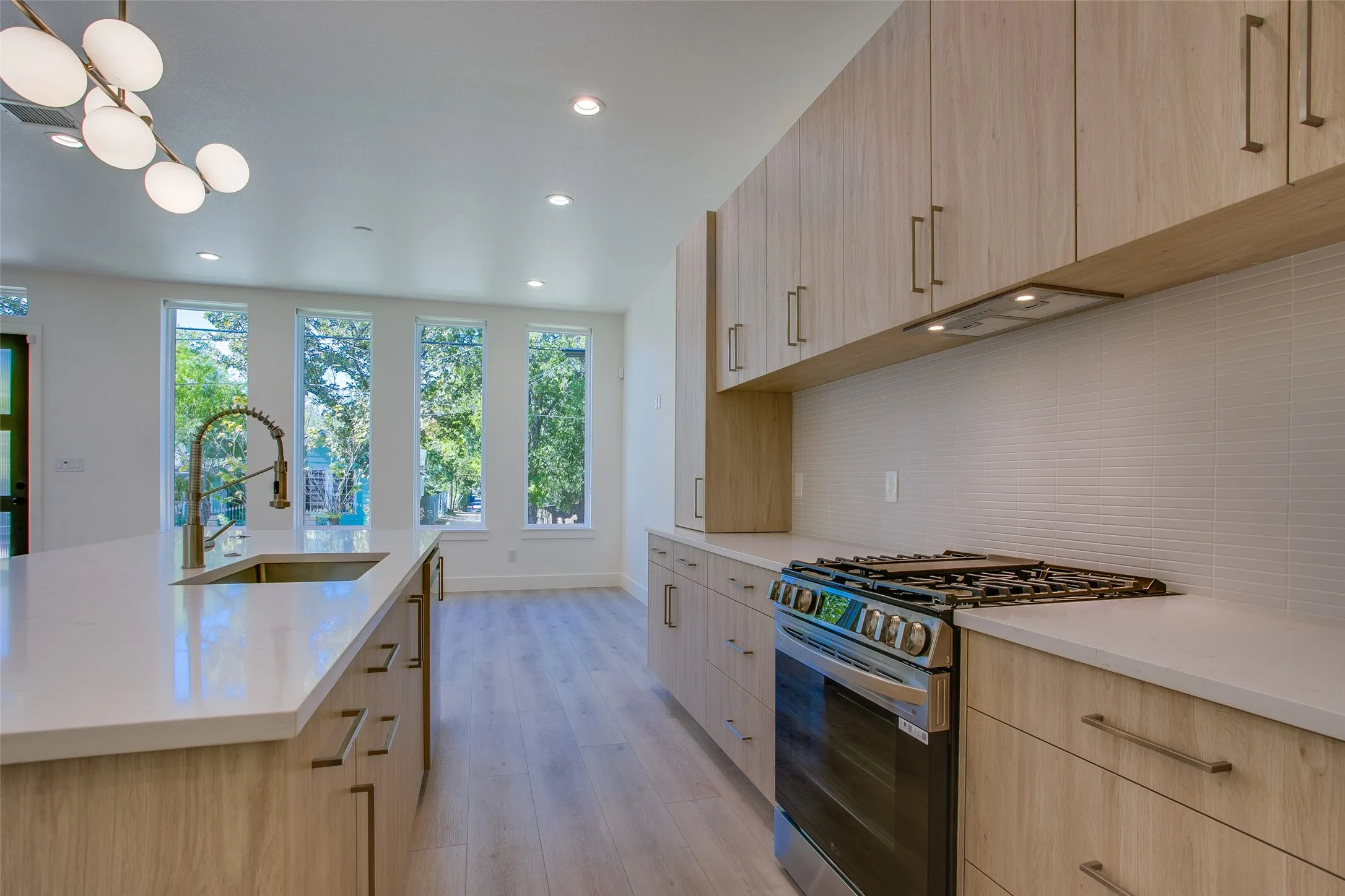 Single Family Residence For Rent in Dallas County , 424 N Denver Street, Dallas, Texas 75203, 4 Bedroom, 4 Bathroom, 2 Garage spaces, 2,825 Sqft, built in 2024, mls#21393211, Real Estate Agent in Dallas, Homes For Rent in Dallas county, Homes For Rent in Dallas, Realtor in Dallas Texas, Real Estate Brokerage Independent Realty Texas, Luminita Cordes Realtor
