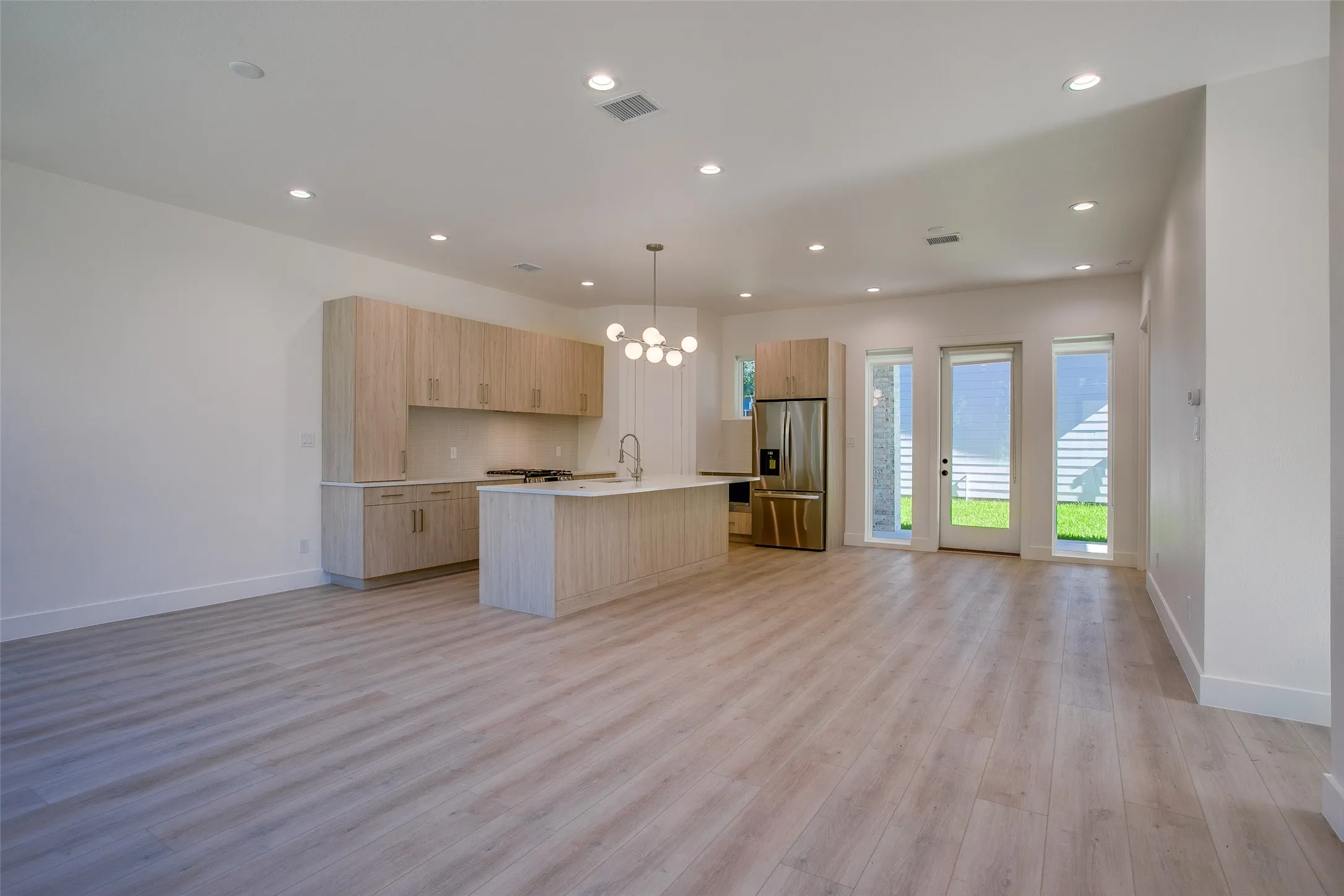 Single Family Residence For Rent in Dallas County , 424 N Denver Street, Dallas, Texas 75203, 4 Bedroom, 4 Bathroom, 2 Garage spaces, 2,825 Sqft, built in 2024, mls#21393211, Real Estate Agent in Dallas, Homes For Rent in Dallas county, Homes For Rent in Dallas, Realtor in Dallas Texas, Real Estate Brokerage Independent Realty Texas, Luminita Cordes Realtor