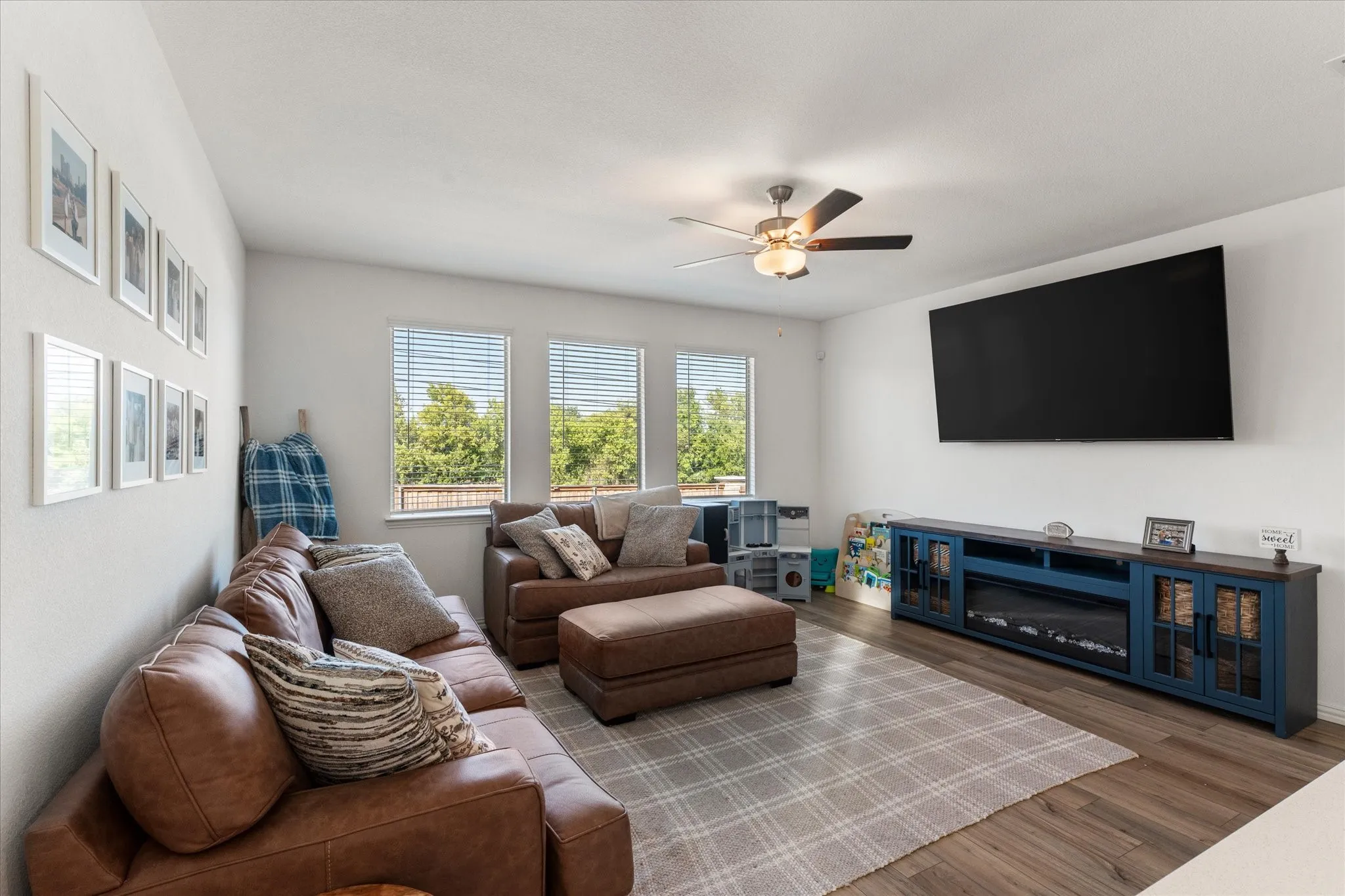Neutral wall paint with wood-finish flooring