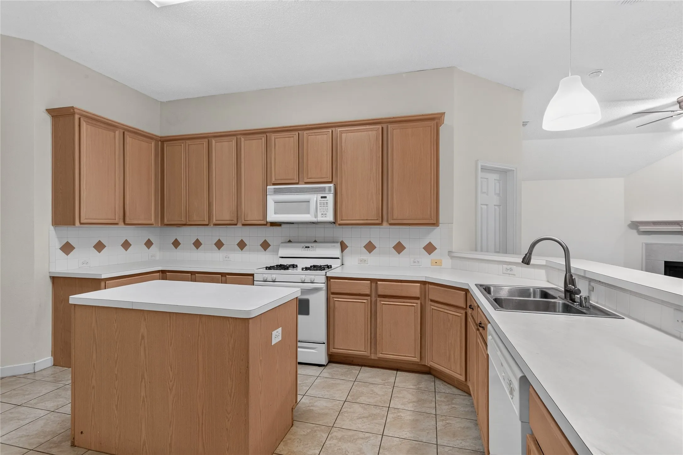 Single Family Residence For Sale in Collin County , 1409 Autumnmist Drive, Allen, Texas 75002, 4 Bedroom, 2 Bathroom, 2 Garage spaces, 2,221 Sqft, built in 1999, mls#21377376, Real Estate Agent in Allen, Homes For Sale in Collin county, Homes For Sale in Allen, Realtor in Allen Texas, Real Estate Brokerage Independent Realty Texas, Luminita Cordes Realtor
