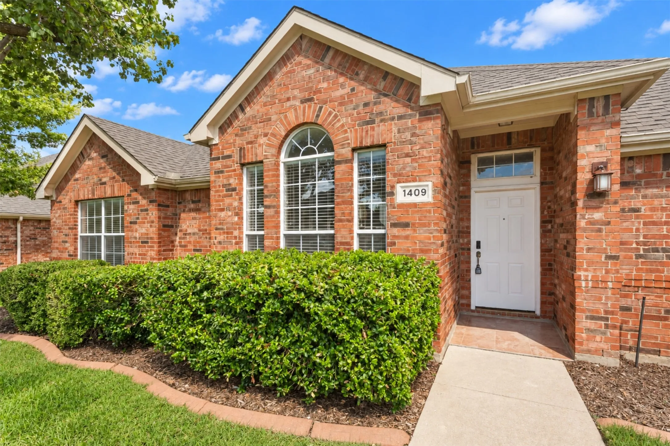 Single Family Residence For Sale in Collin County , 1409 Autumnmist Drive, Allen, Texas 75002, 4 Bedroom, 2 Bathroom, 2 Garage spaces, 2,221 Sqft, built in 1999, mls#21377376, Real Estate Agent in Allen, Homes For Sale in Collin county, Homes For Sale in Allen, Realtor in Allen Texas, Real Estate Brokerage Independent Realty Texas, Luminita Cordes Realtor
