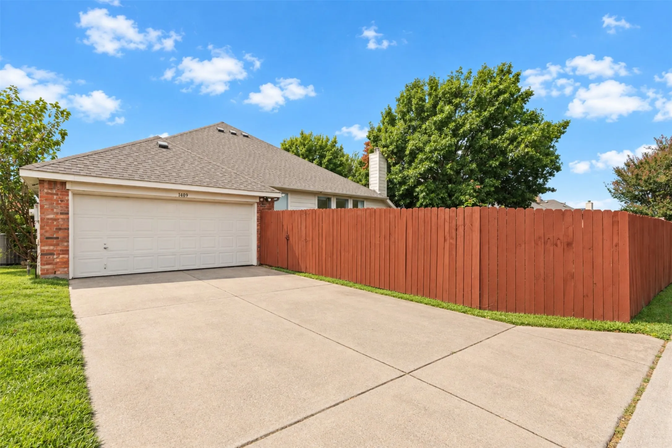 Single Family Residence For Sale in Collin County , 1409 Autumnmist Drive, Allen, Texas 75002, 4 Bedroom, 2 Bathroom, 2 Garage spaces, 2,221 Sqft, built in 1999, mls#21377376, Real Estate Agent in Allen, Homes For Sale in Collin county, Homes For Sale in Allen, Realtor in Allen Texas, Real Estate Brokerage Independent Realty Texas, Luminita Cordes Realtor