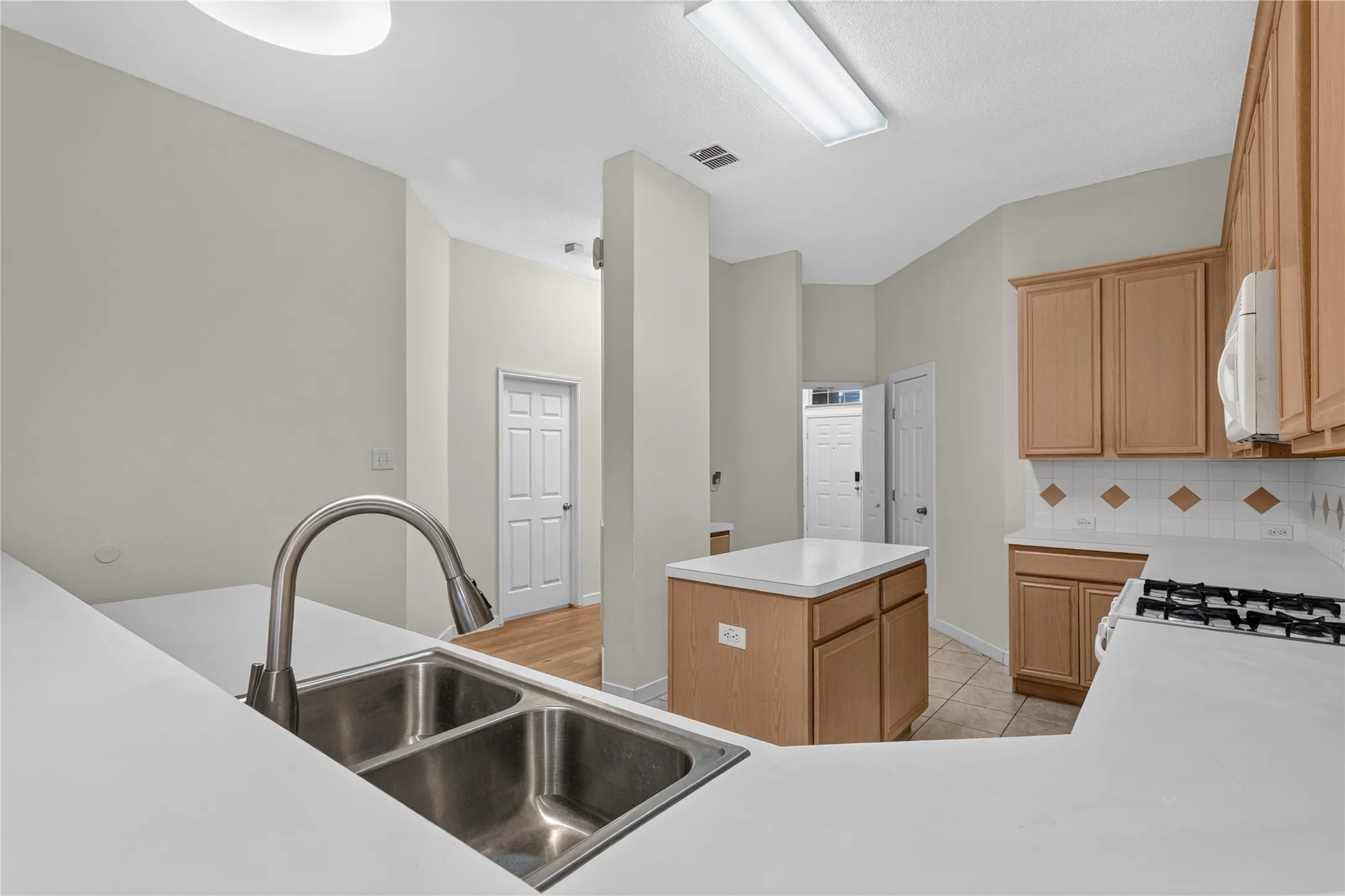 Single Family Residence For Sale in Collin County , 1409 Autumnmist Drive, Allen, Texas 75002, 4 Bedroom, 2 Bathroom, 2 Garage spaces, 2,221 Sqft, built in 1999, mls#21377376, Real Estate Agent in Allen, Homes For Sale in Collin county, Homes For Sale in Allen, Realtor in Allen Texas, Real Estate Brokerage Independent Realty Texas, Luminita Cordes Realtor