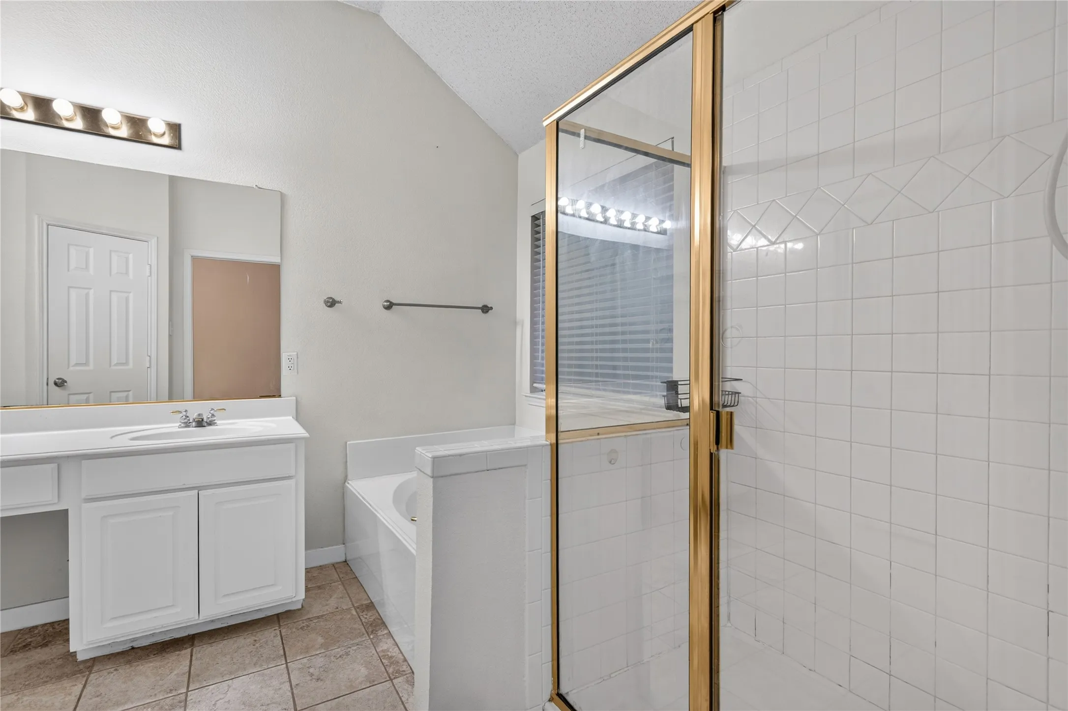 Single Family Residence For Sale in Collin County , 1409 Autumnmist Drive, Allen, Texas 75002, 4 Bedroom, 2 Bathroom, 2 Garage spaces, 2,221 Sqft, built in 1999, mls#21377376, Real Estate Agent in Allen, Homes For Sale in Collin county, Homes For Sale in Allen, Realtor in Allen Texas, Real Estate Brokerage Independent Realty Texas, Luminita Cordes Realtor