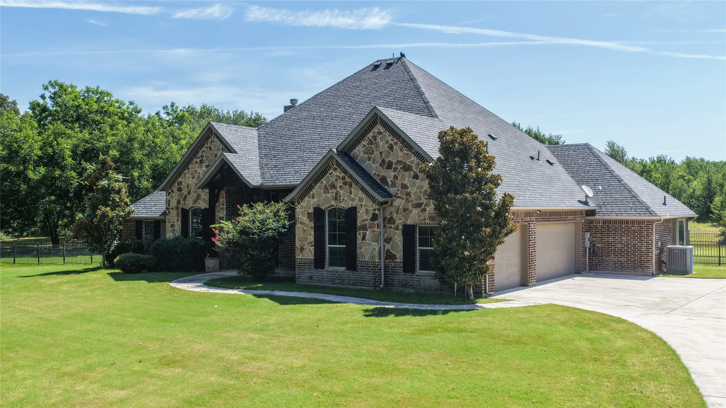 Single Family Residence For Rent in Wise County , 181 Fairview Court, Decatur, Texas 76234, 4 Bedroom, 3 Bathroom, 3 Garage spaces, 2,633 Sqft, built in 2017, mls#21393213, Real Estate Agent in Decatur, Homes For Rent in Wise county, Homes For Rent in Decatur, Realtor in Decatur Texas, Real Estate Brokerage Independent Realty Texas, Luminita Cordes Realtor