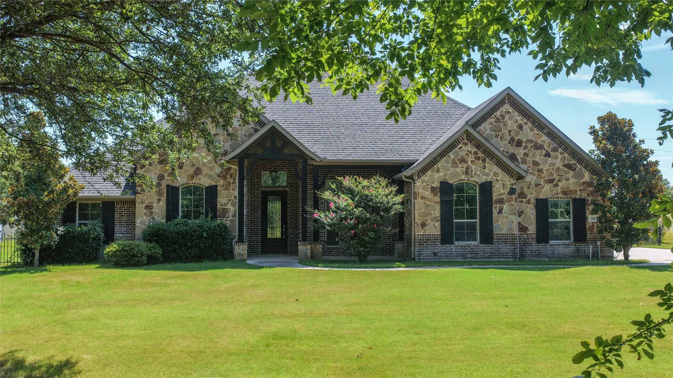 Single Family Residence For Rent
