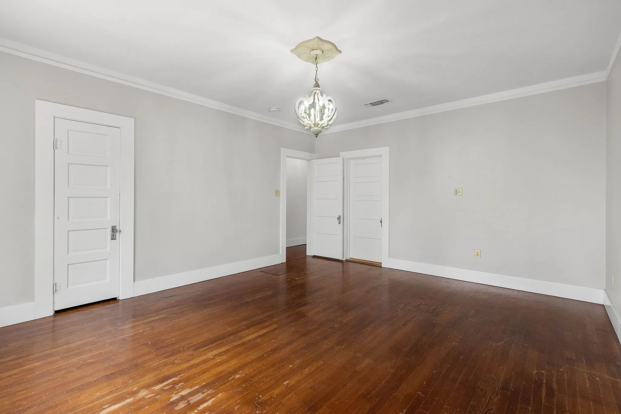 Single Family Residence For Rent in Wise County , 803 S Trinity Street, Decatur, Texas 76234, 3 Bedroom, 2 Bathroom, 2 Garage spaces, 2,274 Sqft, built in 1930, mls#21392914, Real Estate Agent in Decatur, Homes For Rent in Wise county, Homes For Rent in Decatur, Realtor in Decatur Texas, Real Estate Brokerage Independent Realty Texas, Luminita Cordes Realtor
