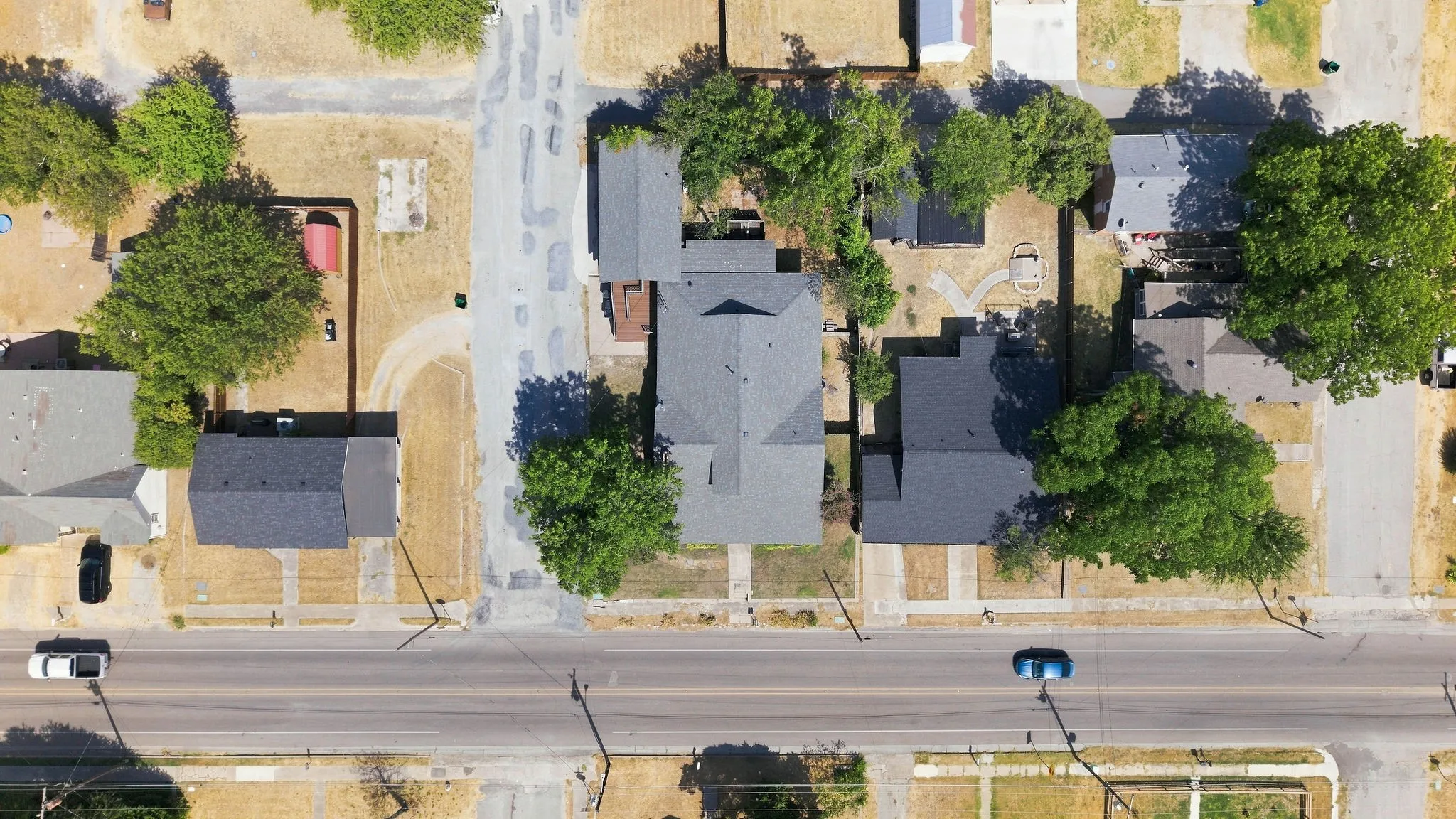 Single Family Residence For Rent in Wise County , 803 S Trinity Street, Decatur, Texas 76234, 3 Bedroom, 2 Bathroom, 2 Garage spaces, 2,274 Sqft, built in 1930, mls#21392914, Real Estate Agent in Decatur, Homes For Rent in Wise county, Homes For Rent in Decatur, Realtor in Decatur Texas, Real Estate Brokerage Independent Realty Texas, Luminita Cordes Realtor