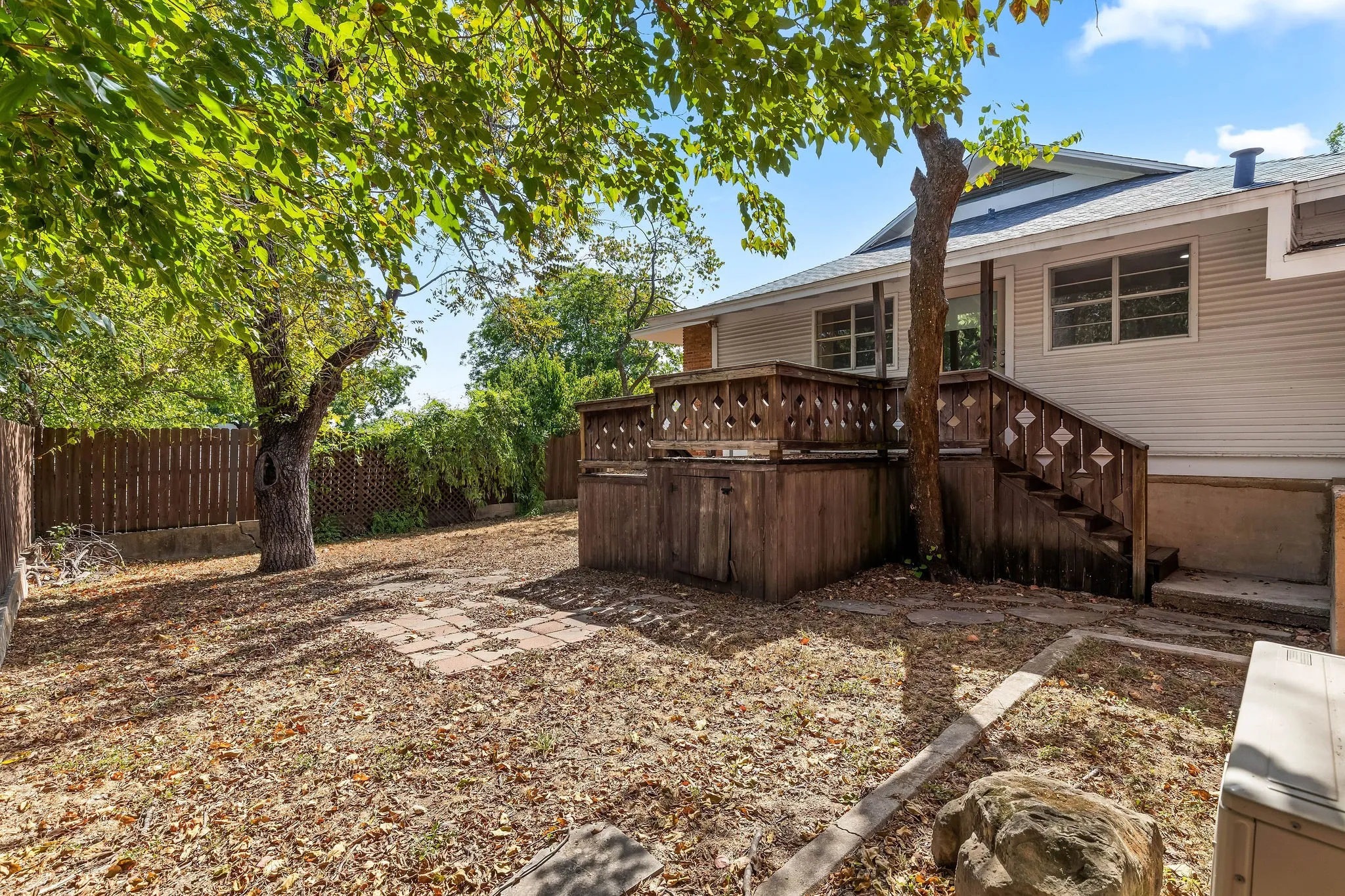 Single Family Residence For Rent in Wise County , 803 S Trinity Street, Decatur, Texas 76234, 3 Bedroom, 2 Bathroom, 2 Garage spaces, 2,274 Sqft, built in 1930, mls#21392914, Real Estate Agent in Decatur, Homes For Rent in Wise county, Homes For Rent in Decatur, Realtor in Decatur Texas, Real Estate Brokerage Independent Realty Texas, Luminita Cordes Realtor
