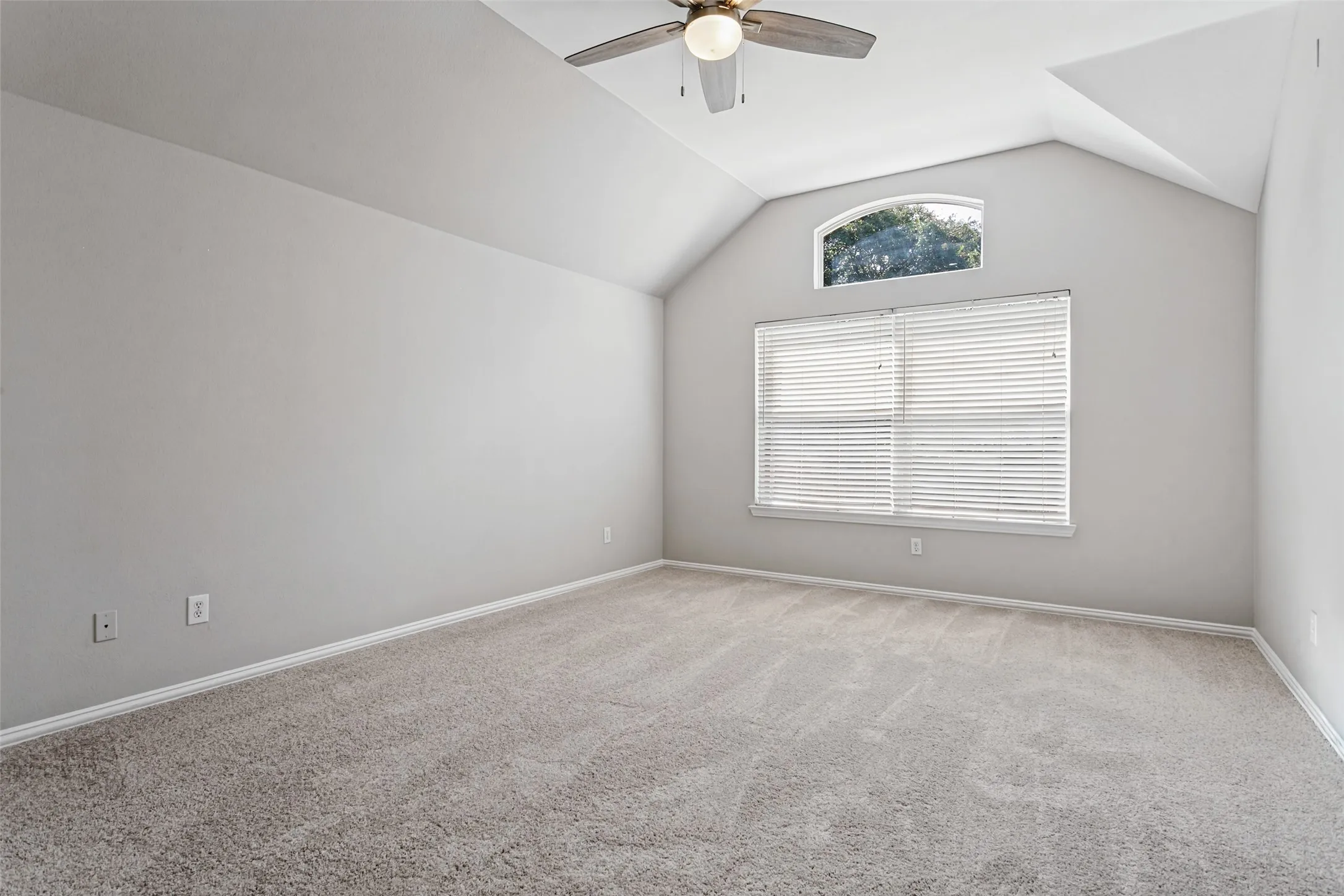 Single Family Residence For Sale in Denton County , 1610 Redwood Drive, Corinth, Texas 76210, 3 Bedroom, 2 Bathroom, 2 Garage spaces, 1,983 Sqft, built in 1999, mls#21392702, Real Estate Agent in Corinth, Homes For Sale in Denton county, Homes For Sale in Corinth, Realtor in Corinth Texas, Real Estate Brokerage Independent Realty Texas, Luminita Cordes Realtor