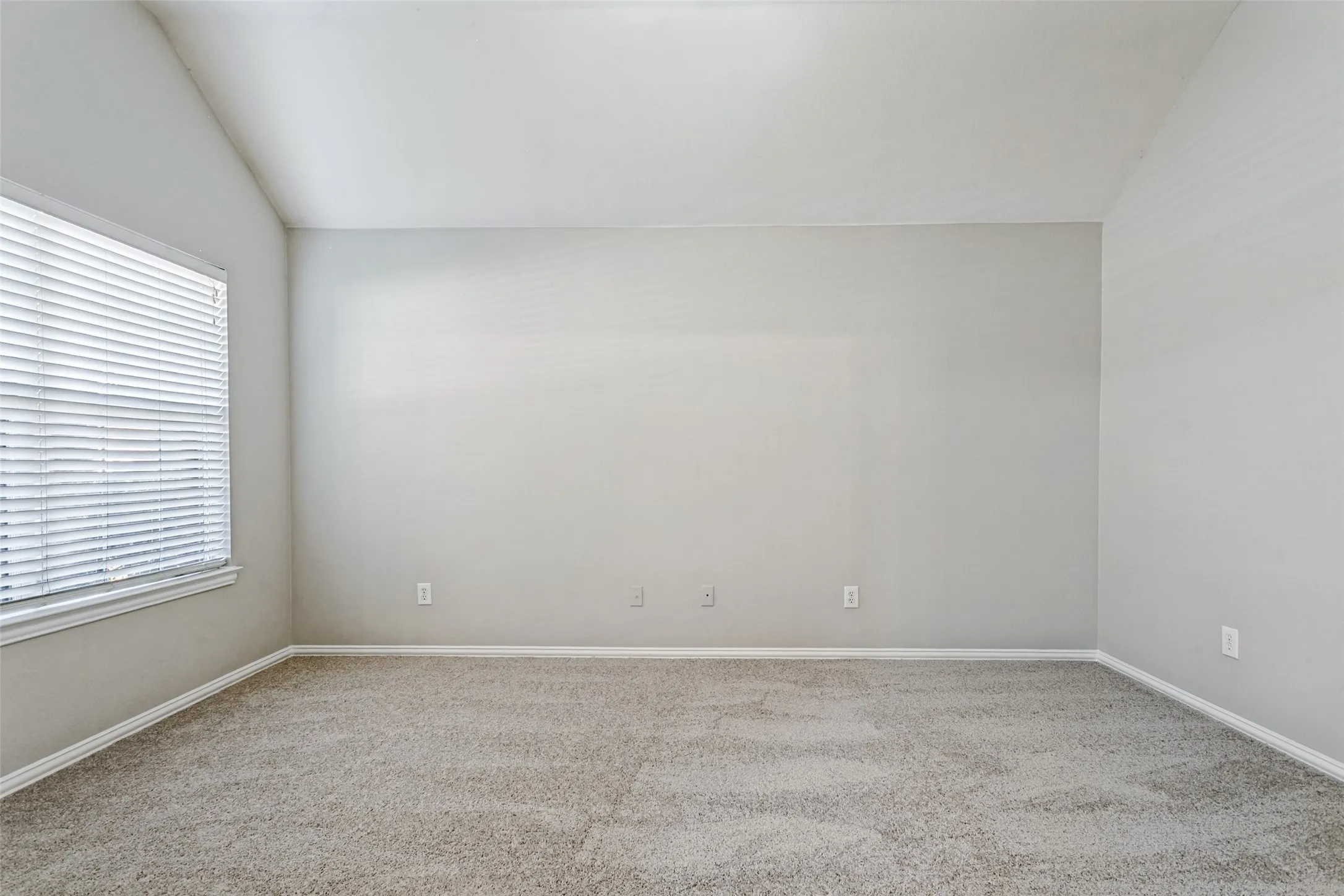 Single Family Residence For Sale in Denton County , 1610 Redwood Drive, Corinth, Texas 76210, 3 Bedroom, 2 Bathroom, 2 Garage spaces, 1,983 Sqft, built in 1999, mls#21392702, Real Estate Agent in Corinth, Homes For Sale in Denton county, Homes For Sale in Corinth, Realtor in Corinth Texas, Real Estate Brokerage Independent Realty Texas, Luminita Cordes Realtor