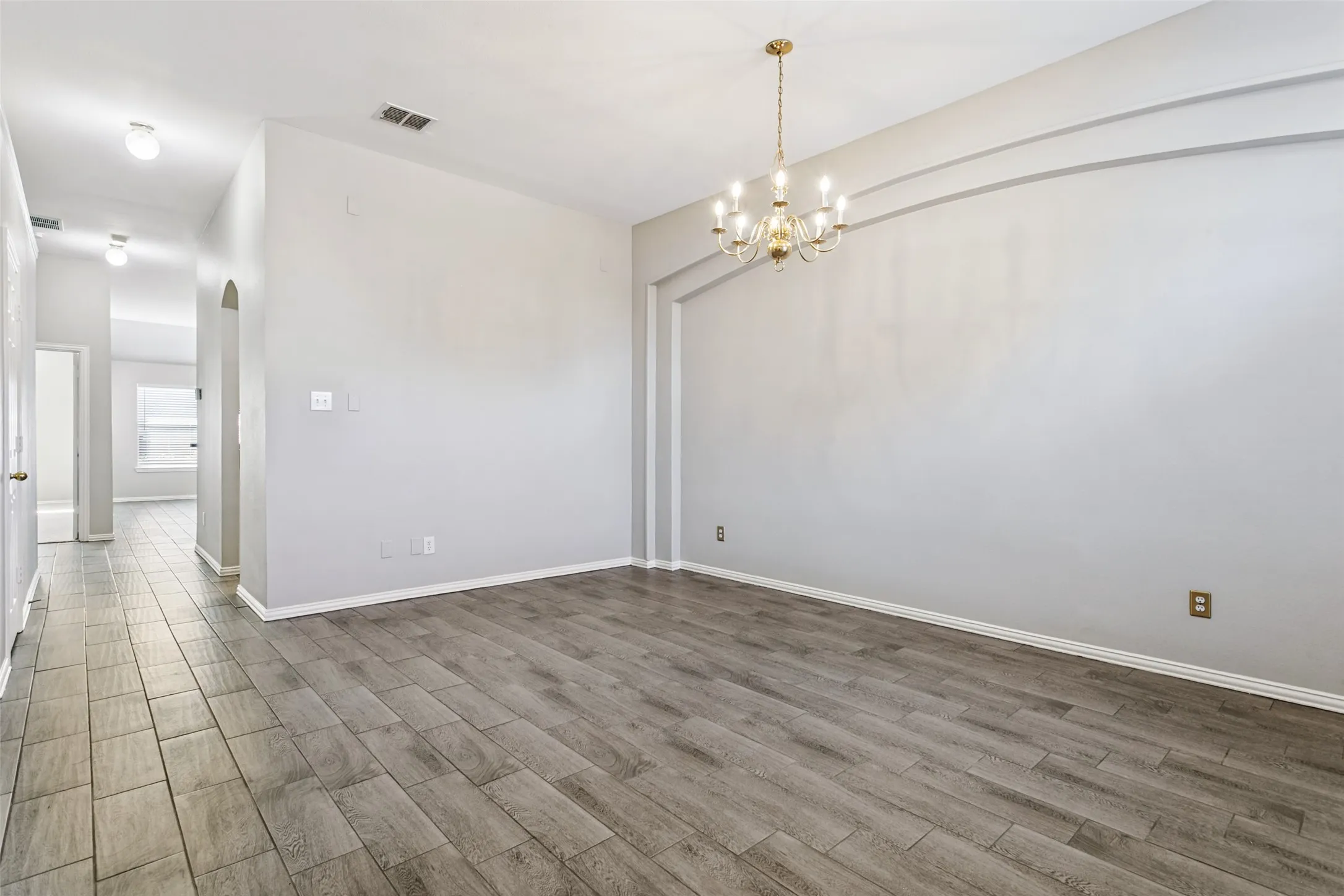 Single Family Residence For Sale in Denton County , 1610 Redwood Drive, Corinth, Texas 76210, 3 Bedroom, 2 Bathroom, 2 Garage spaces, 1,983 Sqft, built in 1999, mls#21392702, Real Estate Agent in Corinth, Homes For Sale in Denton county, Homes For Sale in Corinth, Realtor in Corinth Texas, Real Estate Brokerage Independent Realty Texas, Luminita Cordes Realtor