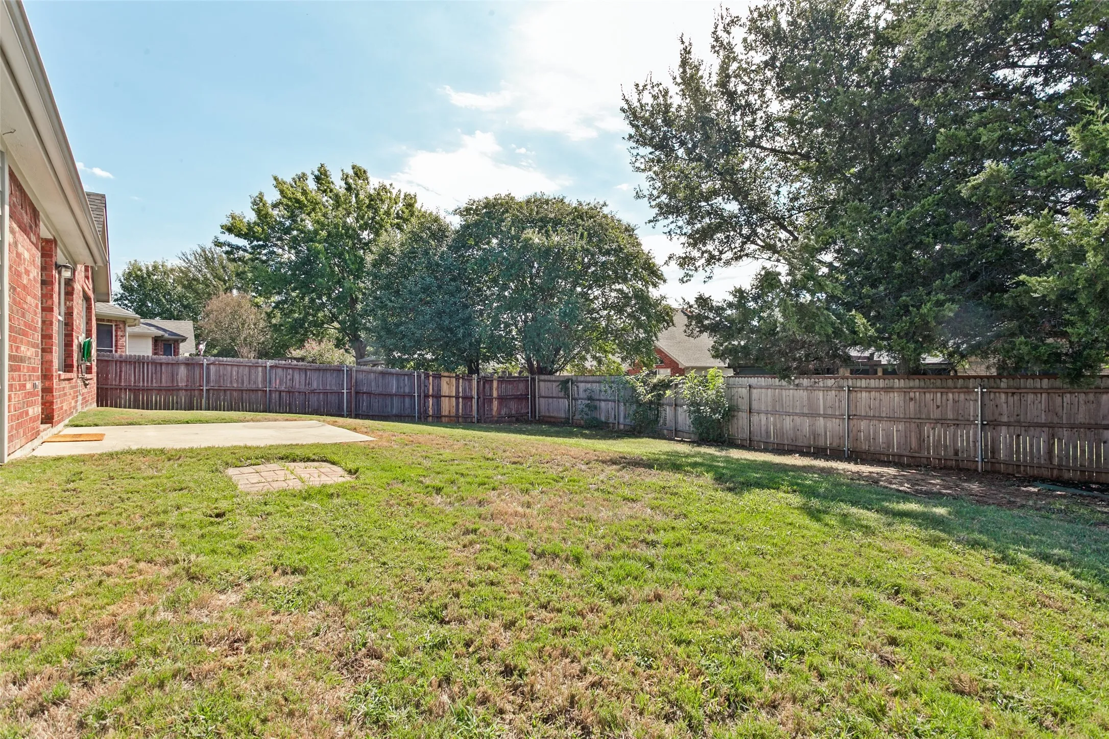 Single Family Residence For Sale in Denton County , 1610 Redwood Drive, Corinth, Texas 76210, 3 Bedroom, 2 Bathroom, 2 Garage spaces, 1,983 Sqft, built in 1999, mls#21392702, Real Estate Agent in Corinth, Homes For Sale in Denton county, Homes For Sale in Corinth, Realtor in Corinth Texas, Real Estate Brokerage Independent Realty Texas, Luminita Cordes Realtor