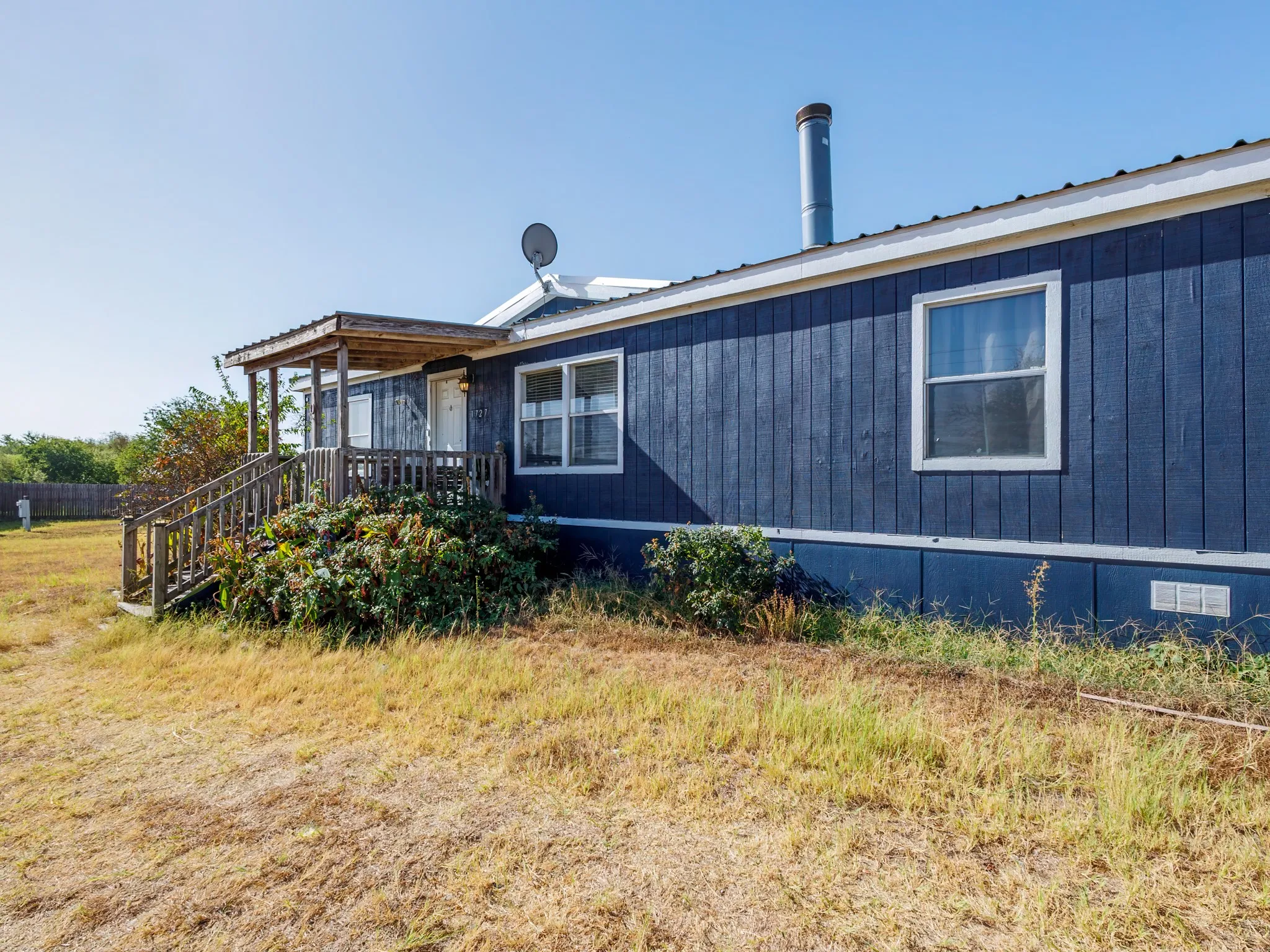 Mobile Home For Sale in Erath County , 1727 Wildhorse Lane, Stephenville, Texas 76401, 3 Bedroom, 2 Bathroom, Garage spaces, 1,512 Sqft, built in 2006, mls#21393226, Real Estate Agent in Stephenville, Homes For Sale in Erath county, Homes For Sale in Stephenville, Realtor in Stephenville Texas, Real Estate Brokerage Independent Realty Texas, Luminita Cordes Realtor
