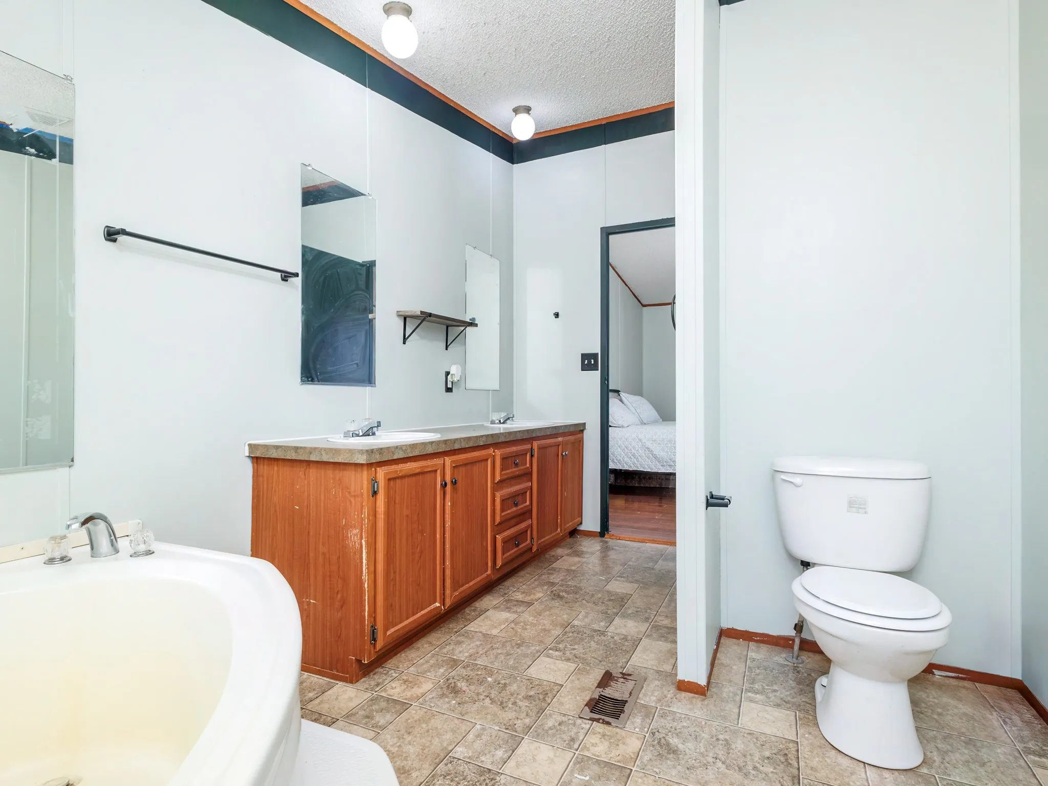 Mobile Home For Sale in Erath County , 1727 Wildhorse Lane, Stephenville, Texas 76401, 3 Bedroom, 2 Bathroom, Garage spaces, 1,512 Sqft, built in 2006, mls#21393226, Real Estate Agent in Stephenville, Homes For Sale in Erath county, Homes For Sale in Stephenville, Realtor in Stephenville Texas, Real Estate Brokerage Independent Realty Texas, Luminita Cordes Realtor