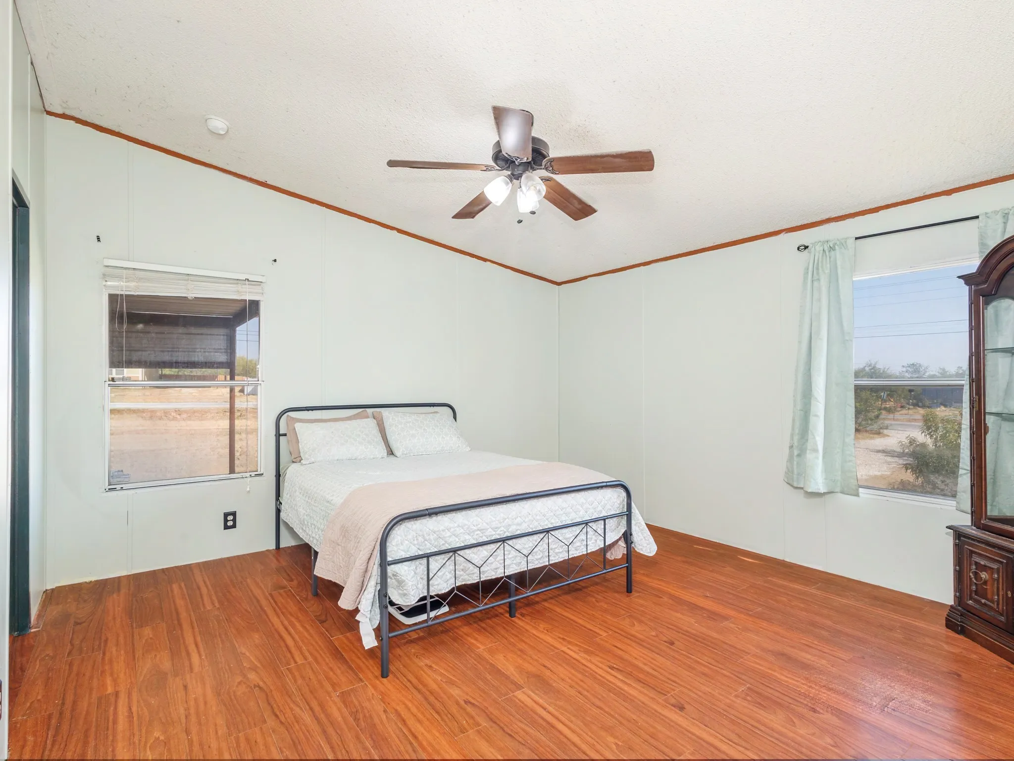 Mobile Home For Sale in Erath County , 1727 Wildhorse Lane, Stephenville, Texas 76401, 3 Bedroom, 2 Bathroom, Garage spaces, 1,512 Sqft, built in 2006, mls#21393226, Real Estate Agent in Stephenville, Homes For Sale in Erath county, Homes For Sale in Stephenville, Realtor in Stephenville Texas, Real Estate Brokerage Independent Realty Texas, Luminita Cordes Realtor