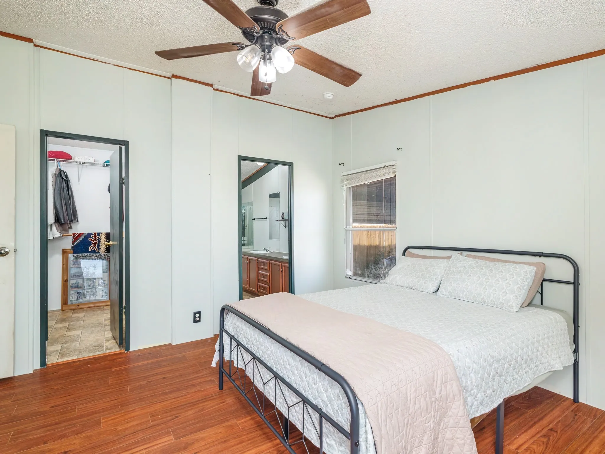 Mobile Home For Sale in Erath County , 1727 Wildhorse Lane, Stephenville, Texas 76401, 3 Bedroom, 2 Bathroom, Garage spaces, 1,512 Sqft, built in 2006, mls#21393226, Real Estate Agent in Stephenville, Homes For Sale in Erath county, Homes For Sale in Stephenville, Realtor in Stephenville Texas, Real Estate Brokerage Independent Realty Texas, Luminita Cordes Realtor