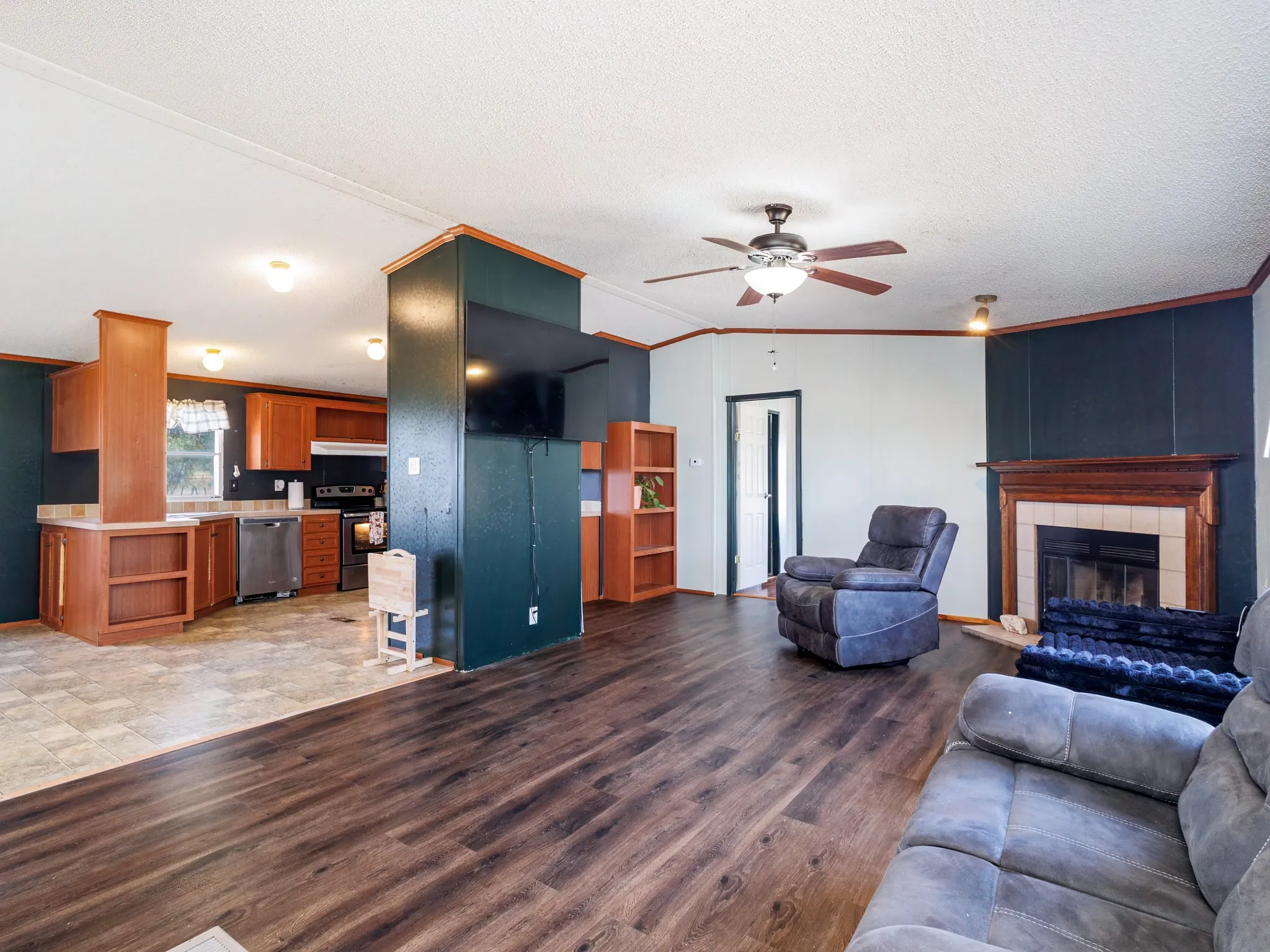 Mobile Home For Sale in Erath County , 1727 Wildhorse Lane, Stephenville, Texas 76401, 3 Bedroom, 2 Bathroom, Garage spaces, 1,512 Sqft, built in 2006, mls#21393226, Real Estate Agent in Stephenville, Homes For Sale in Erath county, Homes For Sale in Stephenville, Realtor in Stephenville Texas, Real Estate Brokerage Independent Realty Texas, Luminita Cordes Realtor