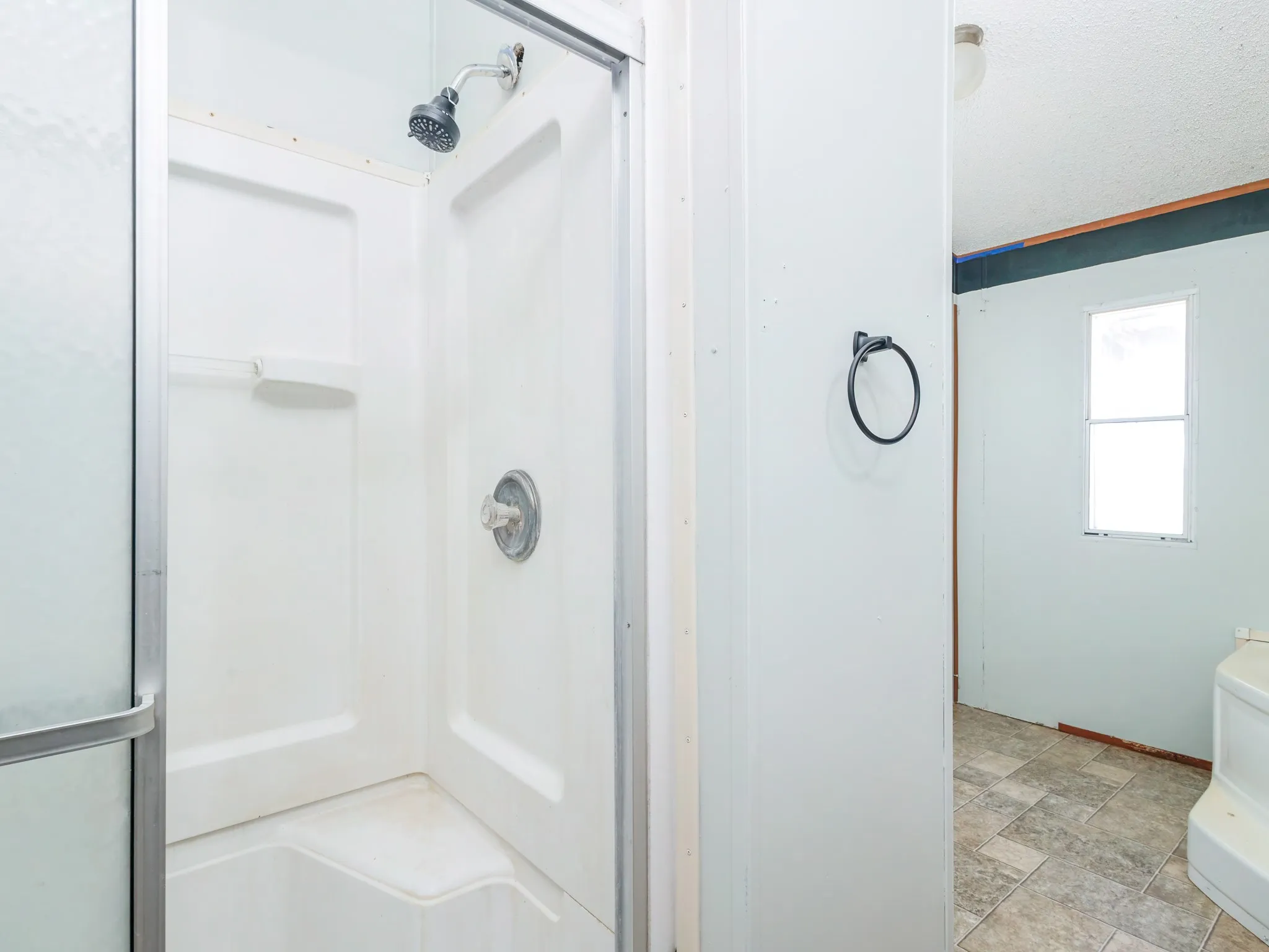 Mobile Home For Sale in Erath County , 1727 Wildhorse Lane, Stephenville, Texas 76401, 3 Bedroom, 2 Bathroom, Garage spaces, 1,512 Sqft, built in 2006, mls#21393226, Real Estate Agent in Stephenville, Homes For Sale in Erath county, Homes For Sale in Stephenville, Realtor in Stephenville Texas, Real Estate Brokerage Independent Realty Texas, Luminita Cordes Realtor