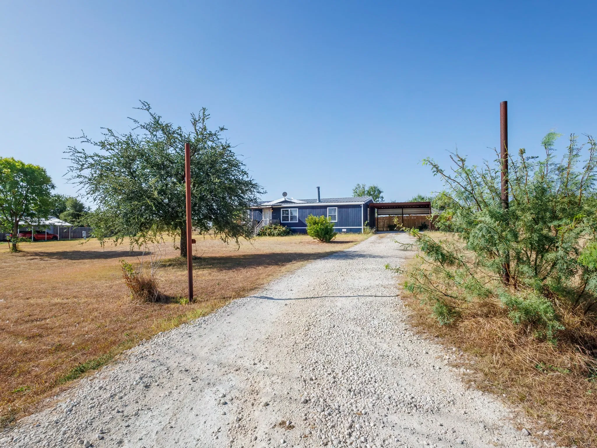 Mobile Home For Sale in Erath County , 1727 Wildhorse Lane, Stephenville, Texas 76401, 3 Bedroom, 2 Bathroom, Garage spaces, 1,512 Sqft, built in 2006, mls#21393226, Real Estate Agent in Stephenville, Homes For Sale in Erath county, Homes For Sale in Stephenville, Realtor in Stephenville Texas, Real Estate Brokerage Independent Realty Texas, Luminita Cordes Realtor