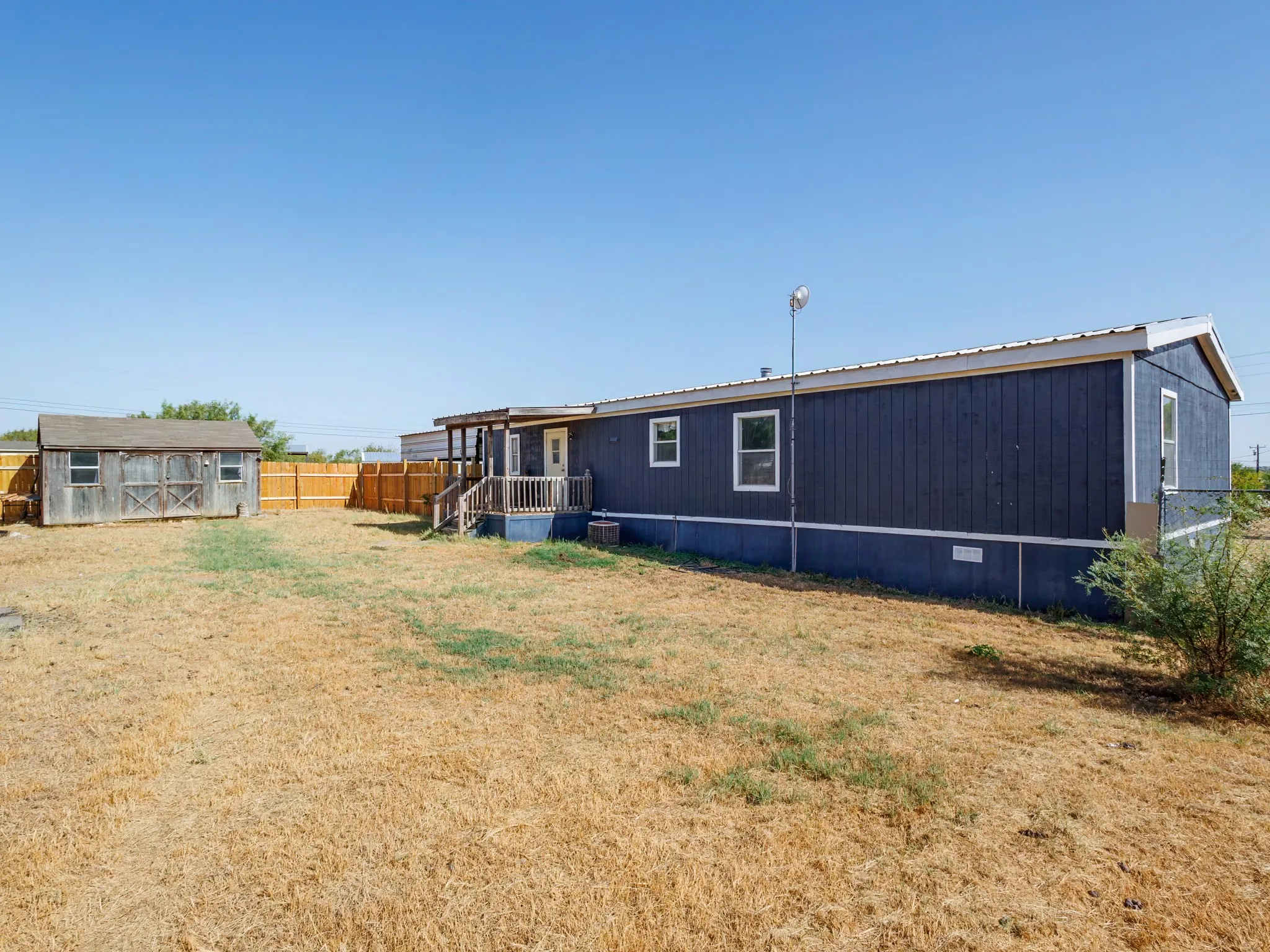 Mobile Home For Sale in Erath County , 1727 Wildhorse Lane, Stephenville, Texas 76401, 3 Bedroom, 2 Bathroom, Garage spaces, 1,512 Sqft, built in 2006, mls#21393226, Real Estate Agent in Stephenville, Homes For Sale in Erath county, Homes For Sale in Stephenville, Realtor in Stephenville Texas, Real Estate Brokerage Independent Realty Texas, Luminita Cordes Realtor