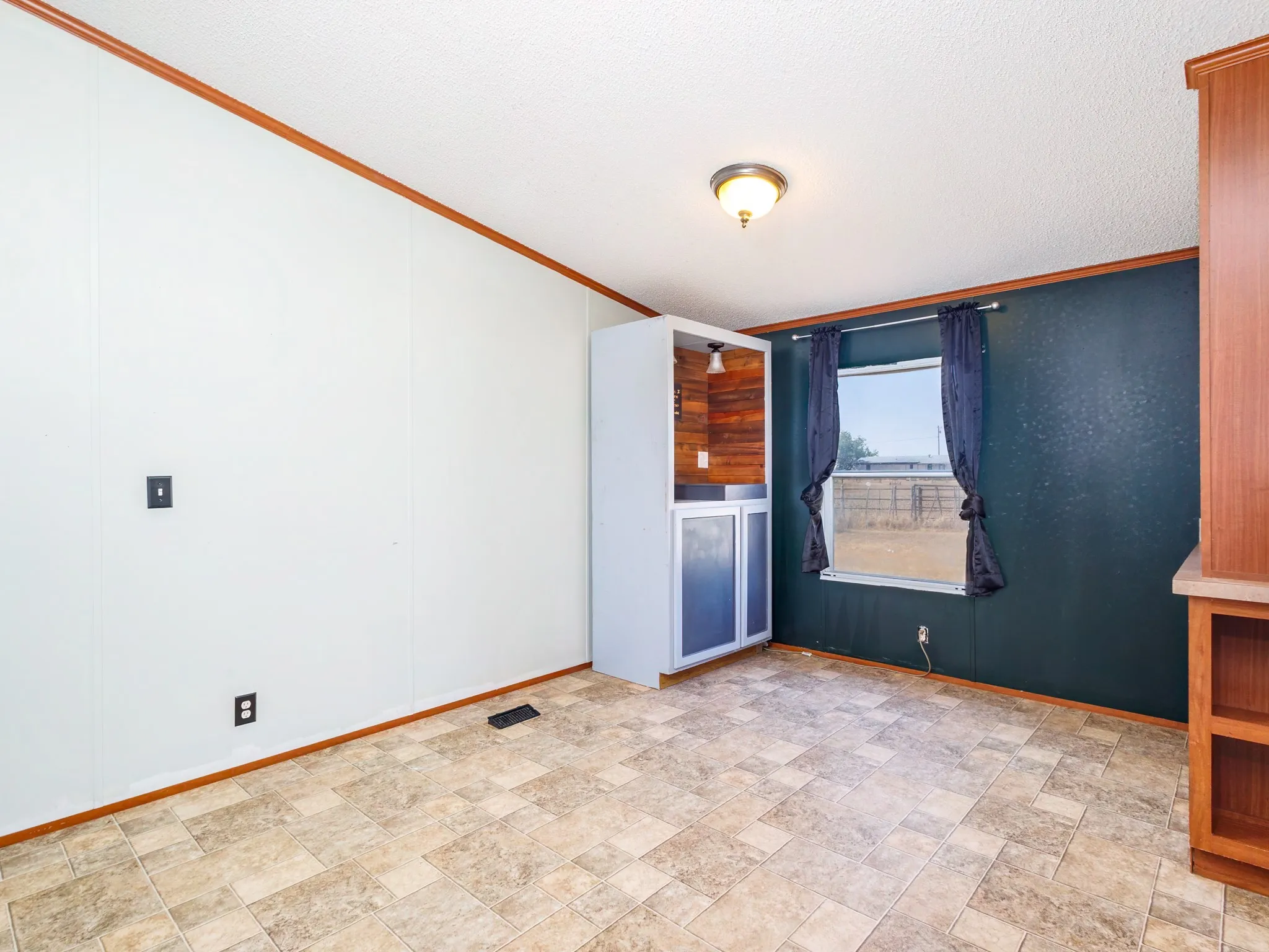 Mobile Home For Sale in Erath County , 1727 Wildhorse Lane, Stephenville, Texas 76401, 3 Bedroom, 2 Bathroom, Garage spaces, 1,512 Sqft, built in 2006, mls#21393226, Real Estate Agent in Stephenville, Homes For Sale in Erath county, Homes For Sale in Stephenville, Realtor in Stephenville Texas, Real Estate Brokerage Independent Realty Texas, Luminita Cordes Realtor