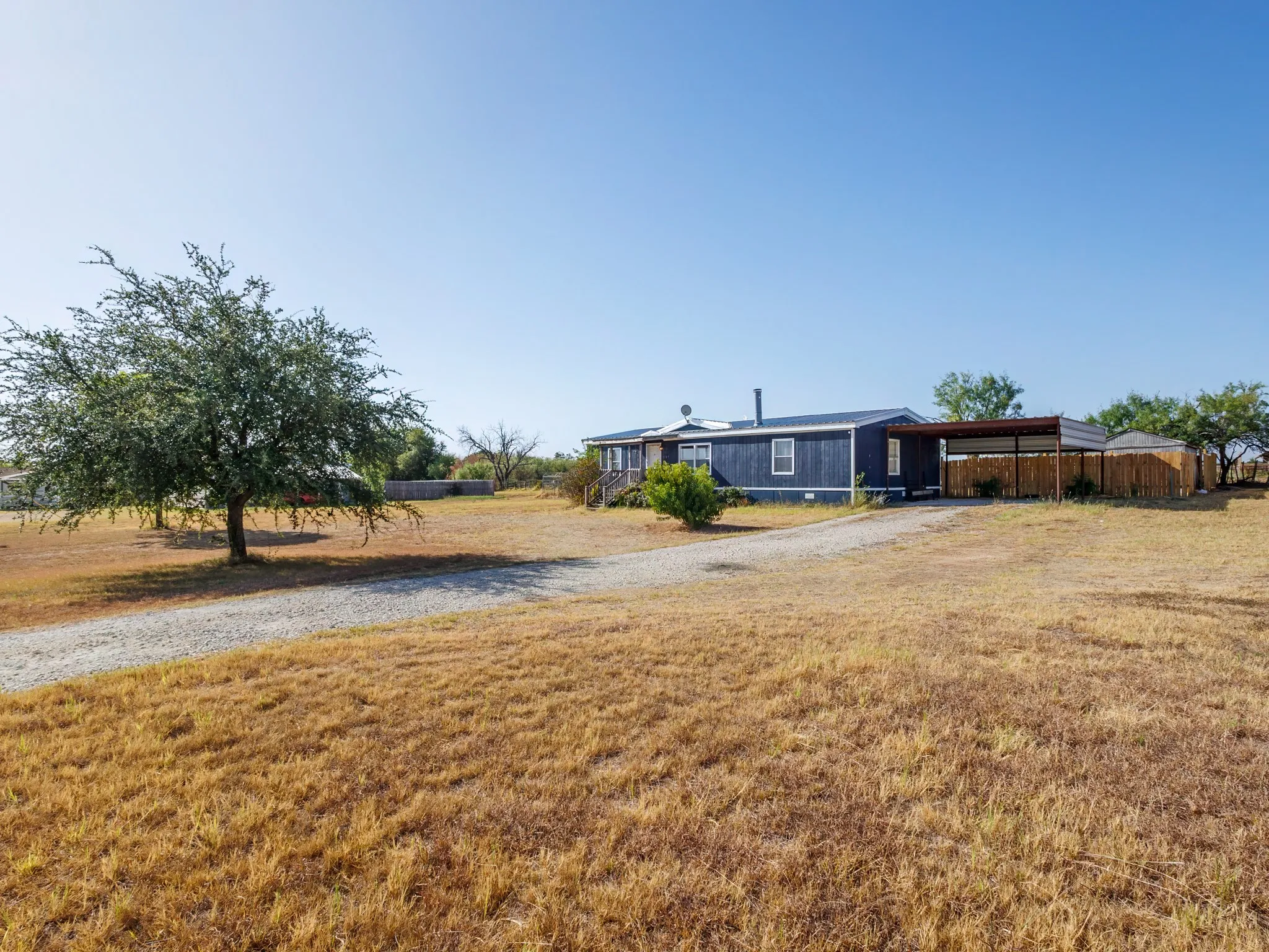 Mobile Home For Sale in Erath County , 1727 Wildhorse Lane, Stephenville, Texas 76401, 3 Bedroom, 2 Bathroom, Garage spaces, 1,512 Sqft, built in 2006, mls#21393226, Real Estate Agent in Stephenville, Homes For Sale in Erath county, Homes For Sale in Stephenville, Realtor in Stephenville Texas, Real Estate Brokerage Independent Realty Texas, Luminita Cordes Realtor