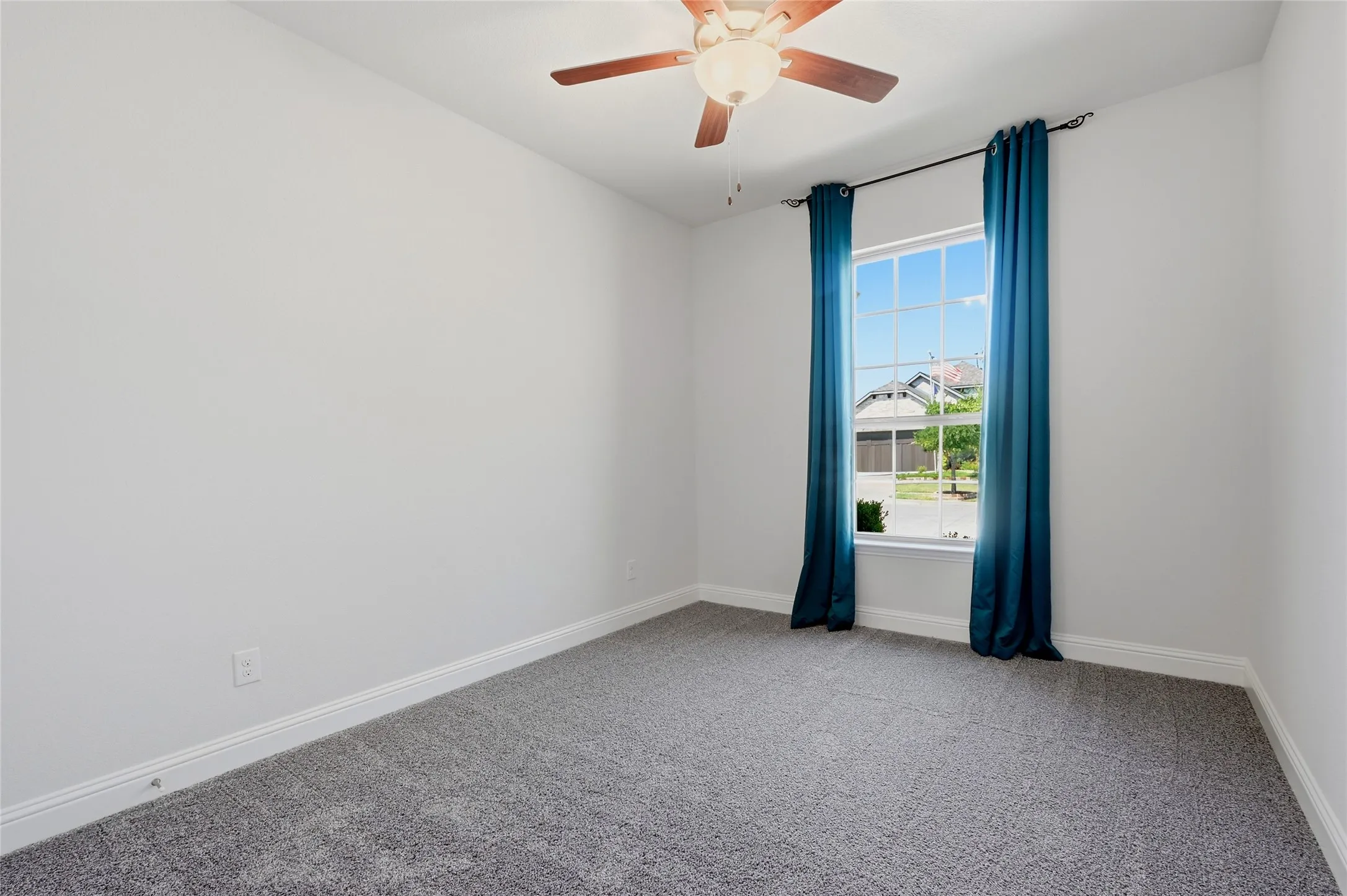 Single Family Residence For Sale in Collin County , 3016 Sunnyside Drive, Celina, Texas 75009, 2 Bedroom, 2 Bathroom, 2 Garage spaces, 1,677 Sqft, built in 2020, mls#21392936, Real Estate Agent in Celina, Homes For Sale in Collin county, Homes For Sale in Celina, Realtor in Celina Texas, Real Estate Brokerage Independent Realty Texas, Luminita Cordes Realtor