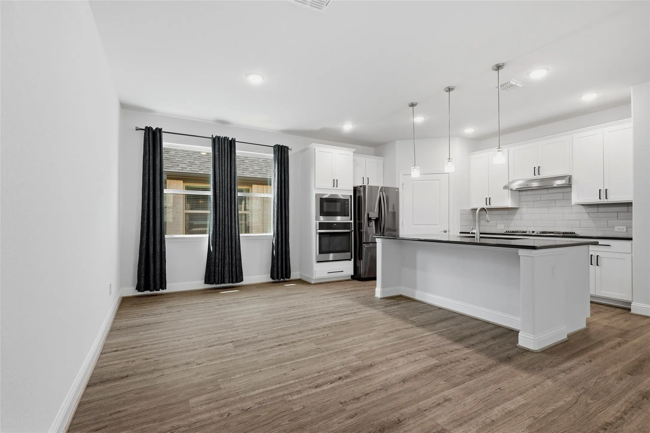 Single Family Residence For Sale in Collin County , 3016 Sunnyside Drive, Celina, Texas 75009, 2 Bedroom, 2 Bathroom, 2 Garage spaces, 1,677 Sqft, built in 2020, mls#21392936, Real Estate Agent in Celina, Homes For Sale in Collin county, Homes For Sale in Celina, Realtor in Celina Texas, Real Estate Brokerage Independent Realty Texas, Luminita Cordes Realtor