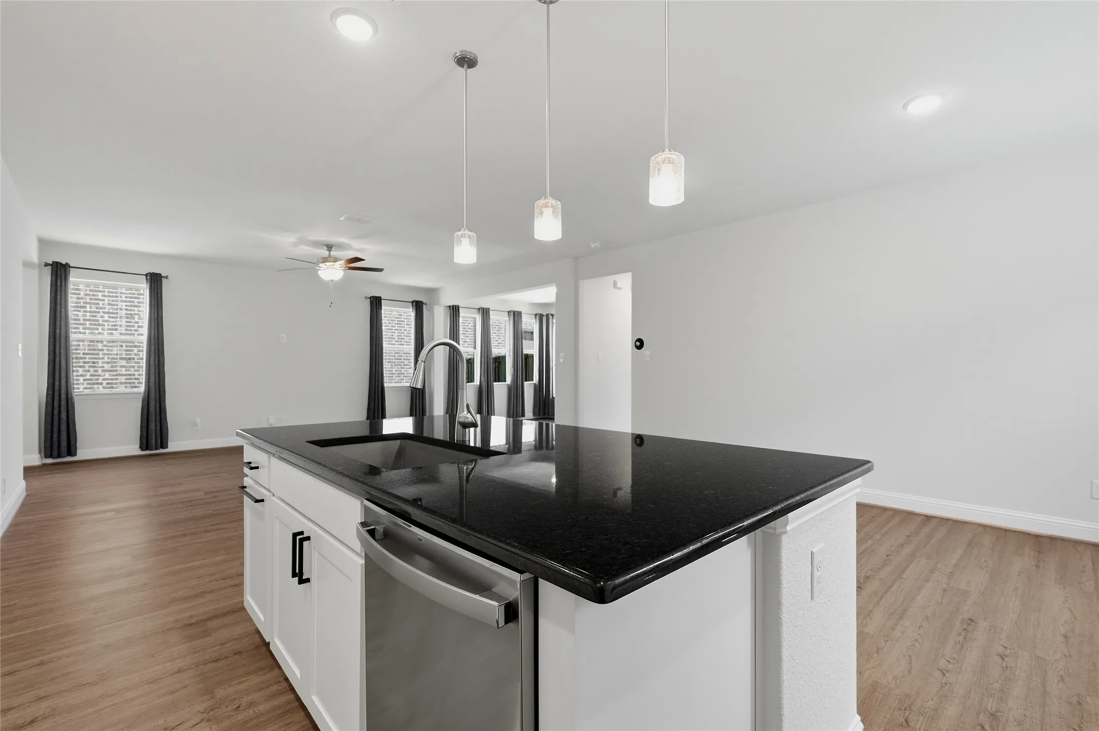 Single Family Residence For Sale in Collin County , 3016 Sunnyside Drive, Celina, Texas 75009, 2 Bedroom, 2 Bathroom, 2 Garage spaces, 1,677 Sqft, built in 2020, mls#21392936, Real Estate Agent in Celina, Homes For Sale in Collin county, Homes For Sale in Celina, Realtor in Celina Texas, Real Estate Brokerage Independent Realty Texas, Luminita Cordes Realtor