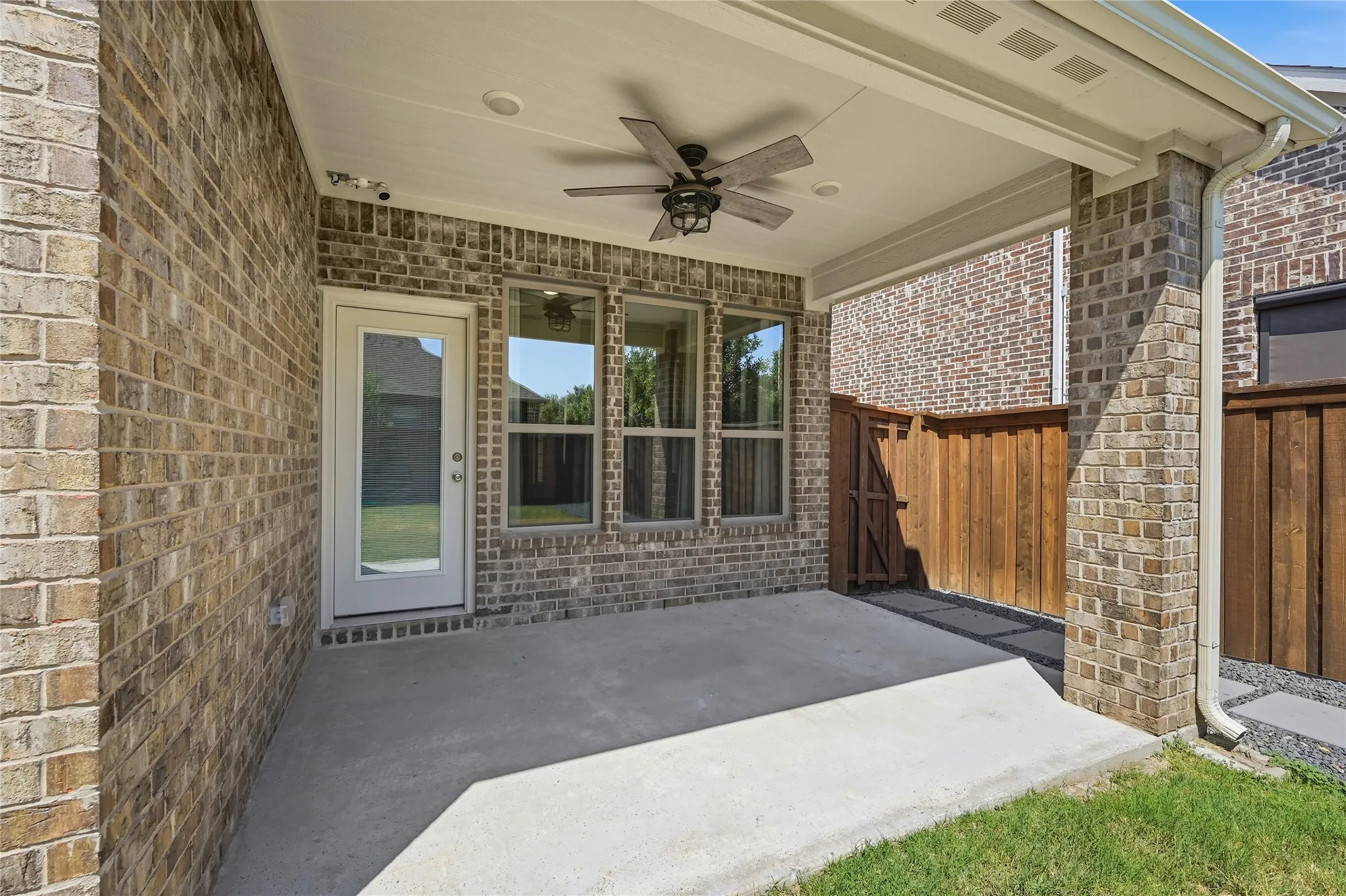 Single Family Residence For Sale in Collin County , 3016 Sunnyside Drive, Celina, Texas 75009, 2 Bedroom, 2 Bathroom, 2 Garage spaces, 1,677 Sqft, built in 2020, mls#21392936, Real Estate Agent in Celina, Homes For Sale in Collin county, Homes For Sale in Celina, Realtor in Celina Texas, Real Estate Brokerage Independent Realty Texas, Luminita Cordes Realtor