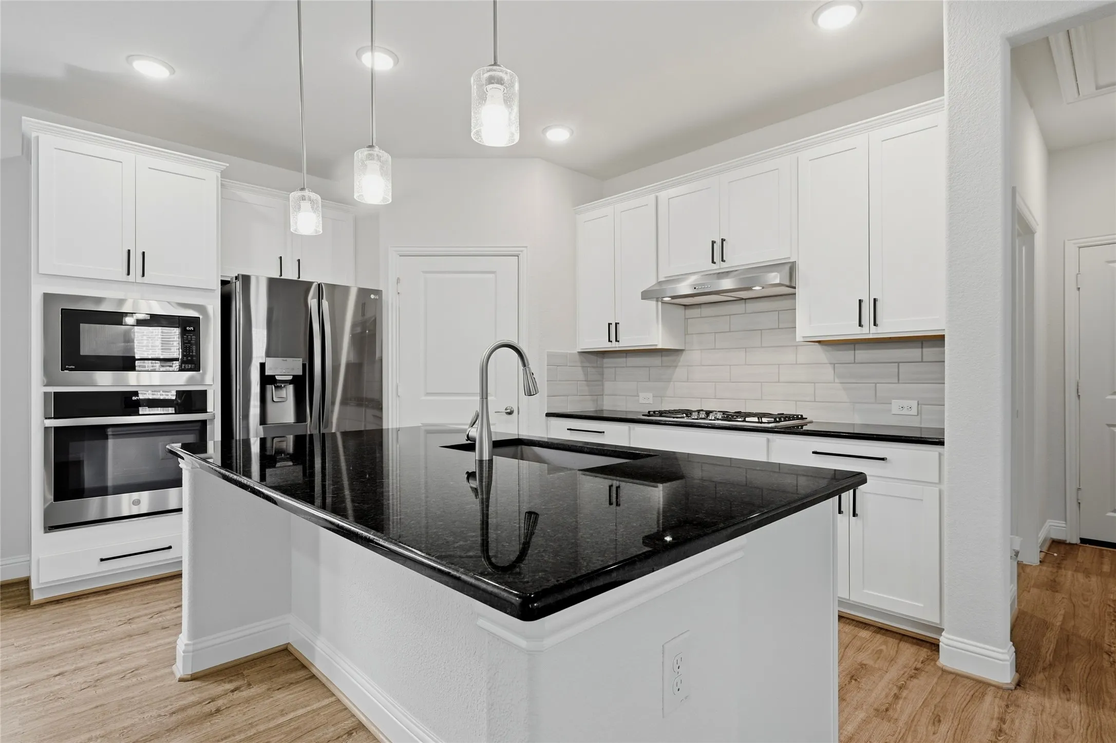 Single Family Residence For Sale in Collin County , 3016 Sunnyside Drive, Celina, Texas 75009, 2 Bedroom, 2 Bathroom, 2 Garage spaces, 1,677 Sqft, built in 2020, mls#21392936, Real Estate Agent in Celina, Homes For Sale in Collin county, Homes For Sale in Celina, Realtor in Celina Texas, Real Estate Brokerage Independent Realty Texas, Luminita Cordes Realtor