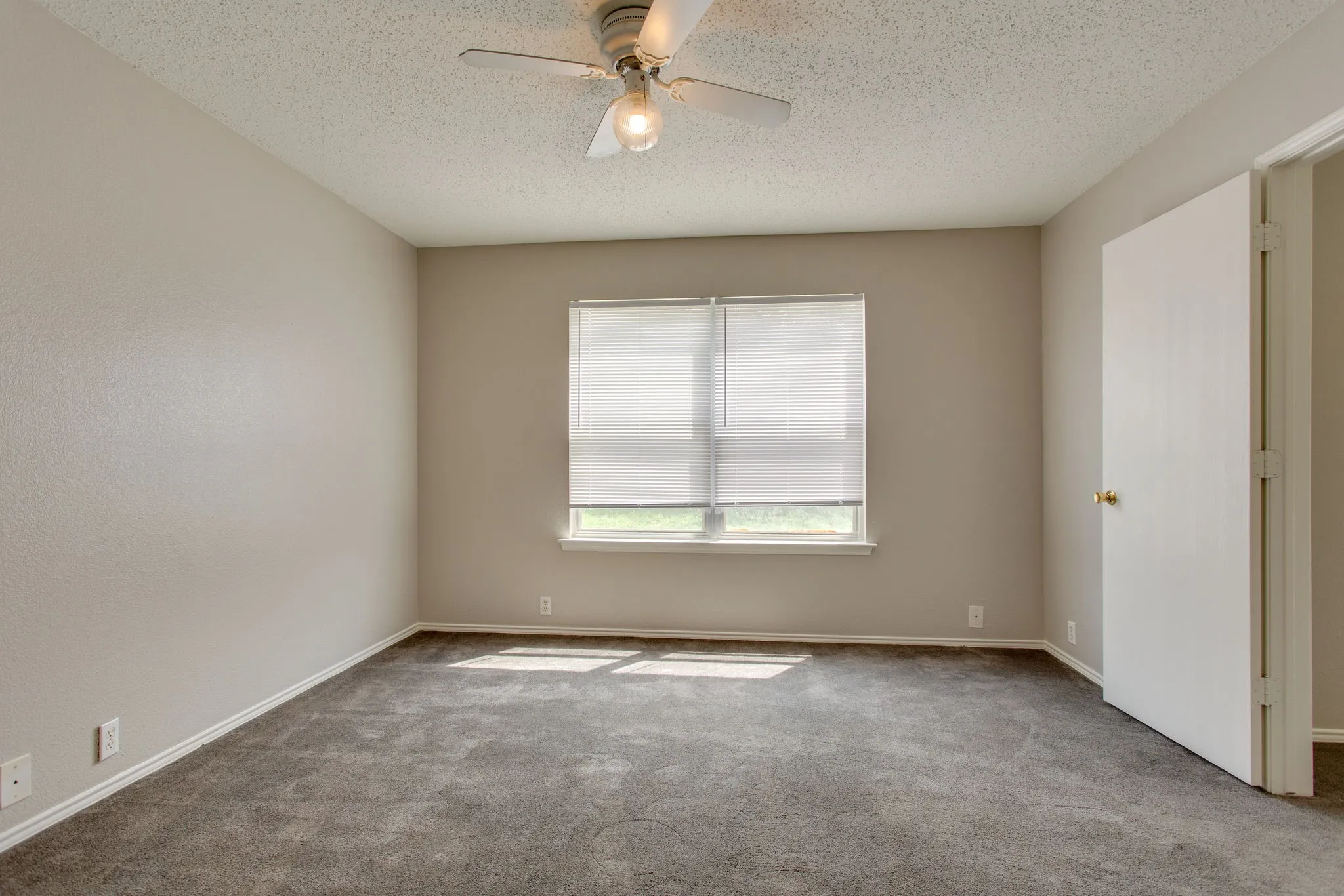 Single Family Residence For Rent in Denton County , 3141 Briary Trace Court, Denton, Texas 76210, 4 Bedroom, 2 Bathroom, 2 Garage spaces, 1,467 Sqft, built in 2000, mls#21393231, Real Estate Agent in Denton, Homes For Rent in Denton county, Homes For Rent in Denton, Realtor in Denton Texas, Real Estate Brokerage Independent Realty Texas, Luminita Cordes Realtor