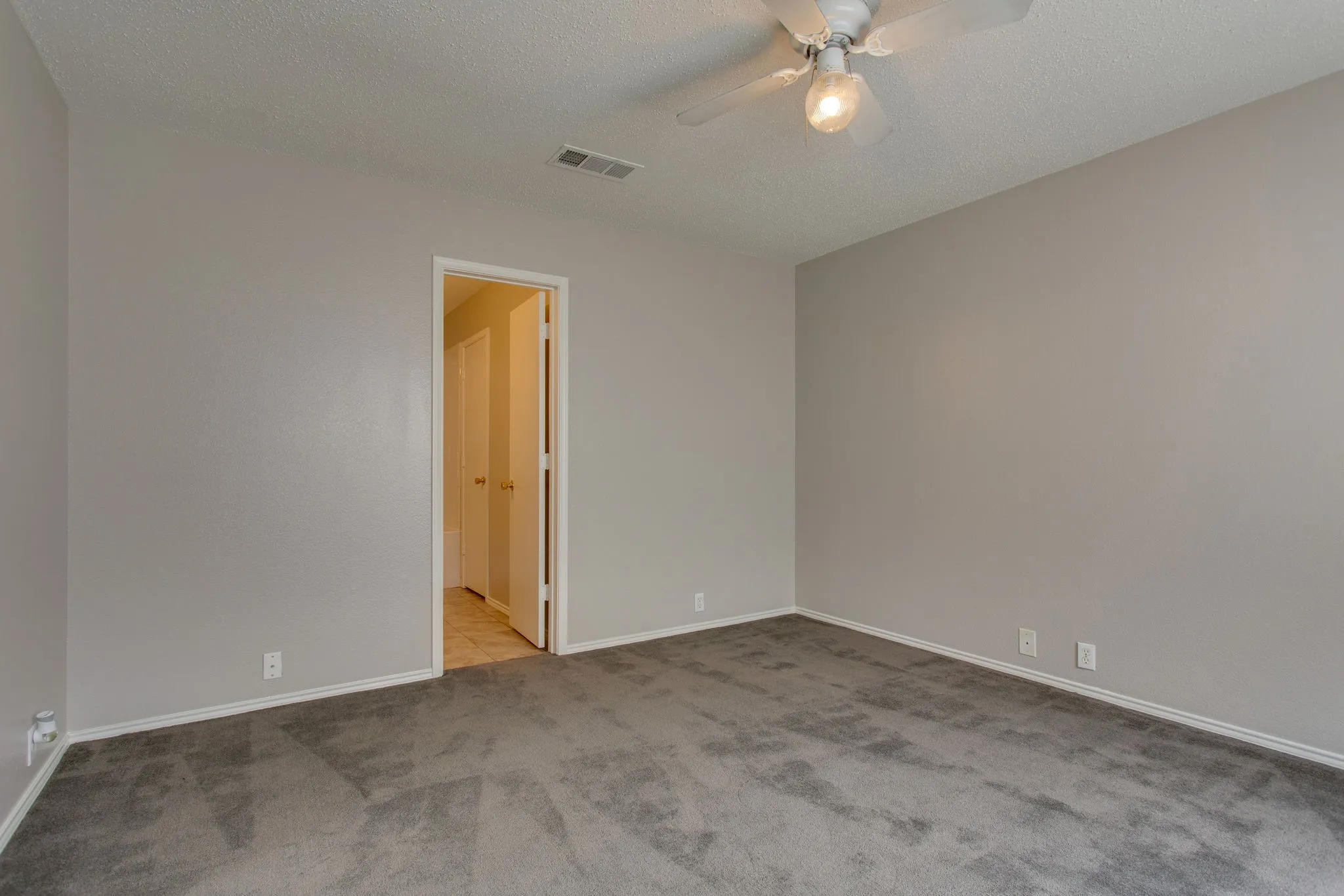Single Family Residence For Rent in Denton County , 3141 Briary Trace Court, Denton, Texas 76210, 4 Bedroom, 2 Bathroom, 2 Garage spaces, 1,467 Sqft, built in 2000, mls#21393231, Real Estate Agent in Denton, Homes For Rent in Denton county, Homes For Rent in Denton, Realtor in Denton Texas, Real Estate Brokerage Independent Realty Texas, Luminita Cordes Realtor