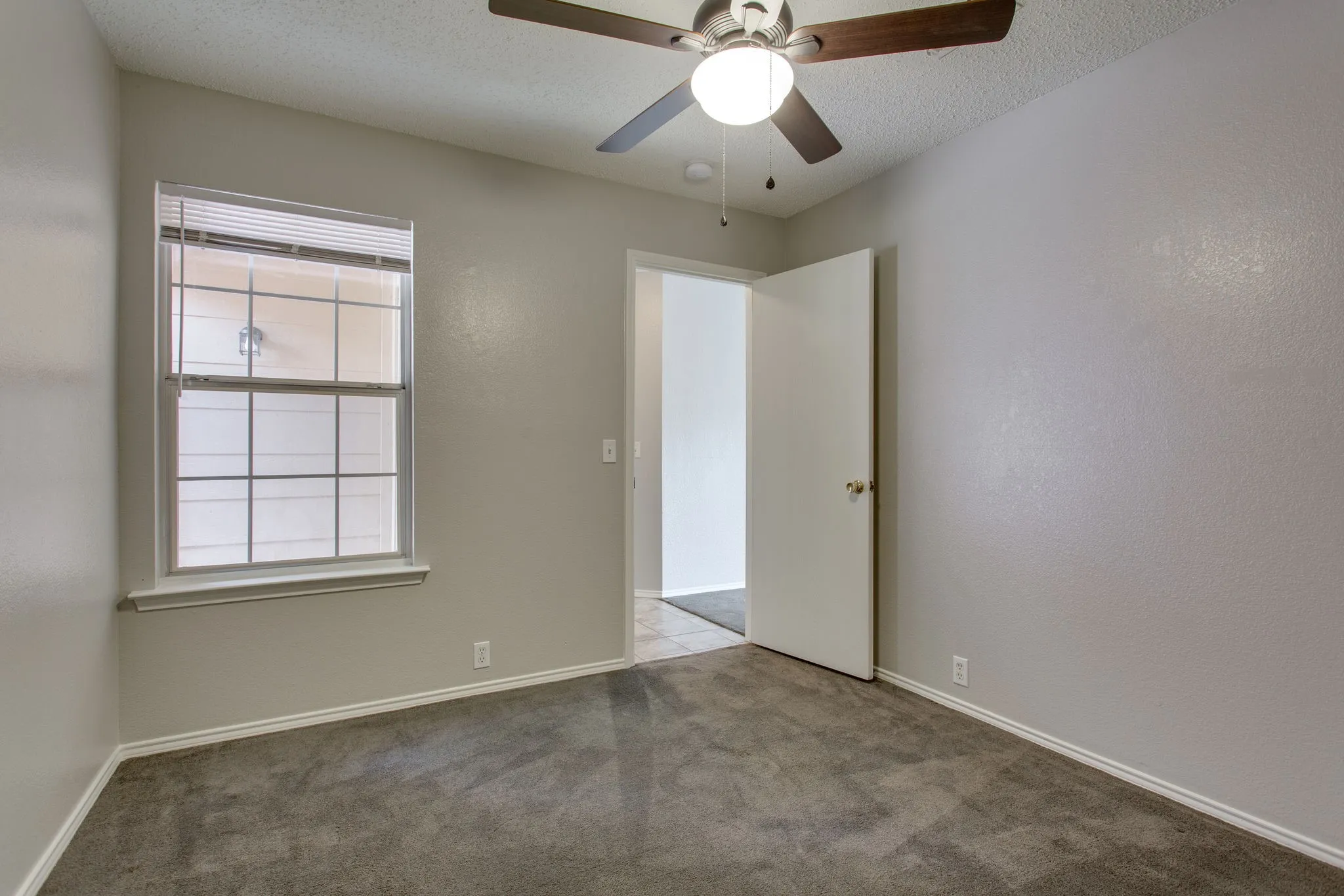 Single Family Residence For Rent in Denton County , 3141 Briary Trace Court, Denton, Texas 76210, 4 Bedroom, 2 Bathroom, 2 Garage spaces, 1,467 Sqft, built in 2000, mls#21393231, Real Estate Agent in Denton, Homes For Rent in Denton county, Homes For Rent in Denton, Realtor in Denton Texas, Real Estate Brokerage Independent Realty Texas, Luminita Cordes Realtor
