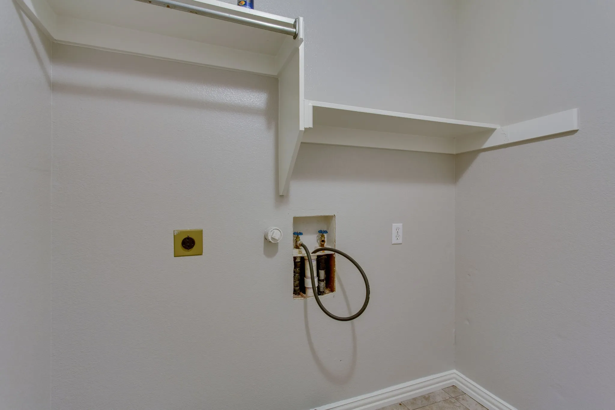 Single Family Residence For Rent in Denton County , 3141 Briary Trace Court, Denton, Texas 76210, 4 Bedroom, 2 Bathroom, 2 Garage spaces, 1,467 Sqft, built in 2000, mls#21393231, Real Estate Agent in Denton, Homes For Rent in Denton county, Homes For Rent in Denton, Realtor in Denton Texas, Real Estate Brokerage Independent Realty Texas, Luminita Cordes Realtor