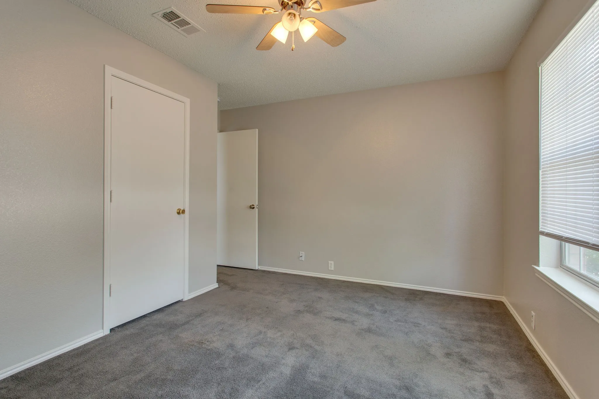 Single Family Residence For Rent in Denton County , 3141 Briary Trace Court, Denton, Texas 76210, 4 Bedroom, 2 Bathroom, 2 Garage spaces, 1,467 Sqft, built in 2000, mls#21393231, Real Estate Agent in Denton, Homes For Rent in Denton county, Homes For Rent in Denton, Realtor in Denton Texas, Real Estate Brokerage Independent Realty Texas, Luminita Cordes Realtor