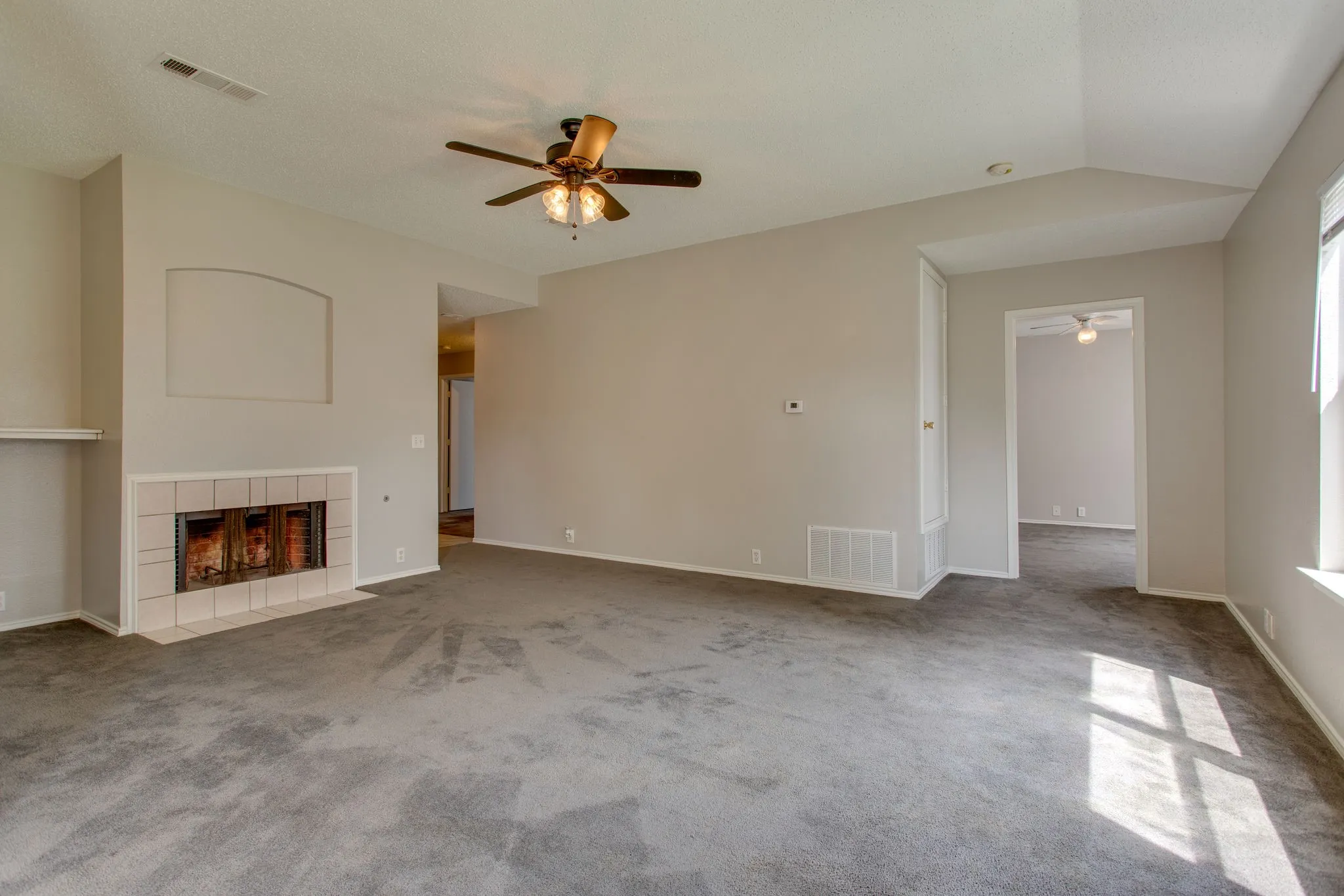 Single Family Residence For Rent in Denton County , 3141 Briary Trace Court, Denton, Texas 76210, 4 Bedroom, 2 Bathroom, 2 Garage spaces, 1,467 Sqft, built in 2000, mls#21393231, Real Estate Agent in Denton, Homes For Rent in Denton county, Homes For Rent in Denton, Realtor in Denton Texas, Real Estate Brokerage Independent Realty Texas, Luminita Cordes Realtor