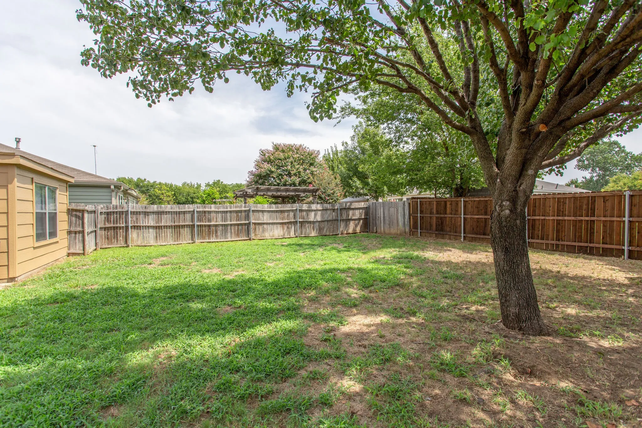 Single Family Residence For Rent in Denton County , 3141 Briary Trace Court, Denton, Texas 76210, 4 Bedroom, 2 Bathroom, 2 Garage spaces, 1,467 Sqft, built in 2000, mls#21393231, Real Estate Agent in Denton, Homes For Rent in Denton county, Homes For Rent in Denton, Realtor in Denton Texas, Real Estate Brokerage Independent Realty Texas, Luminita Cordes Realtor