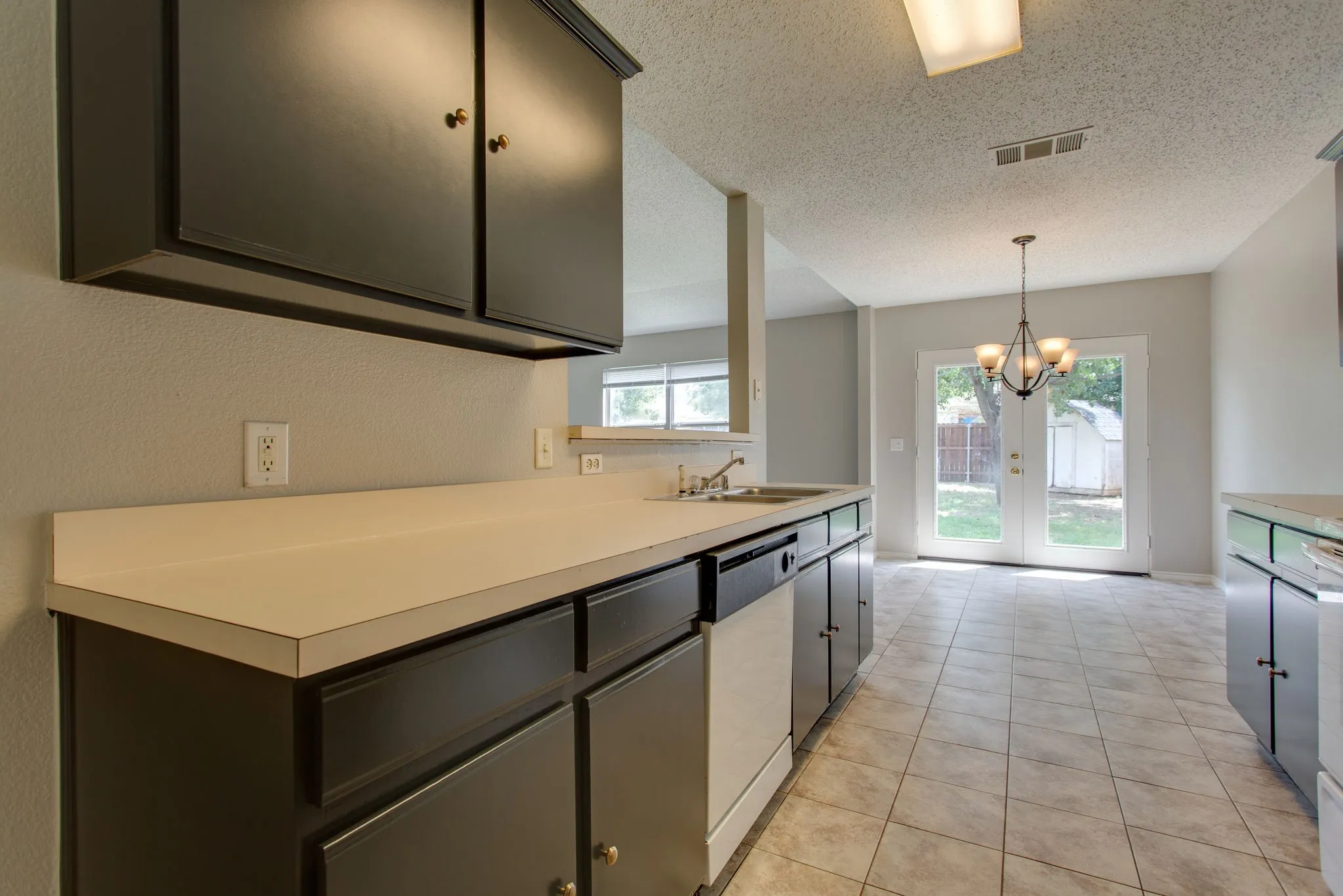 Single Family Residence For Rent in Denton County , 3141 Briary Trace Court, Denton, Texas 76210, 4 Bedroom, 2 Bathroom, 2 Garage spaces, 1,467 Sqft, built in 2000, mls#21393231, Real Estate Agent in Denton, Homes For Rent in Denton county, Homes For Rent in Denton, Realtor in Denton Texas, Real Estate Brokerage Independent Realty Texas, Luminita Cordes Realtor