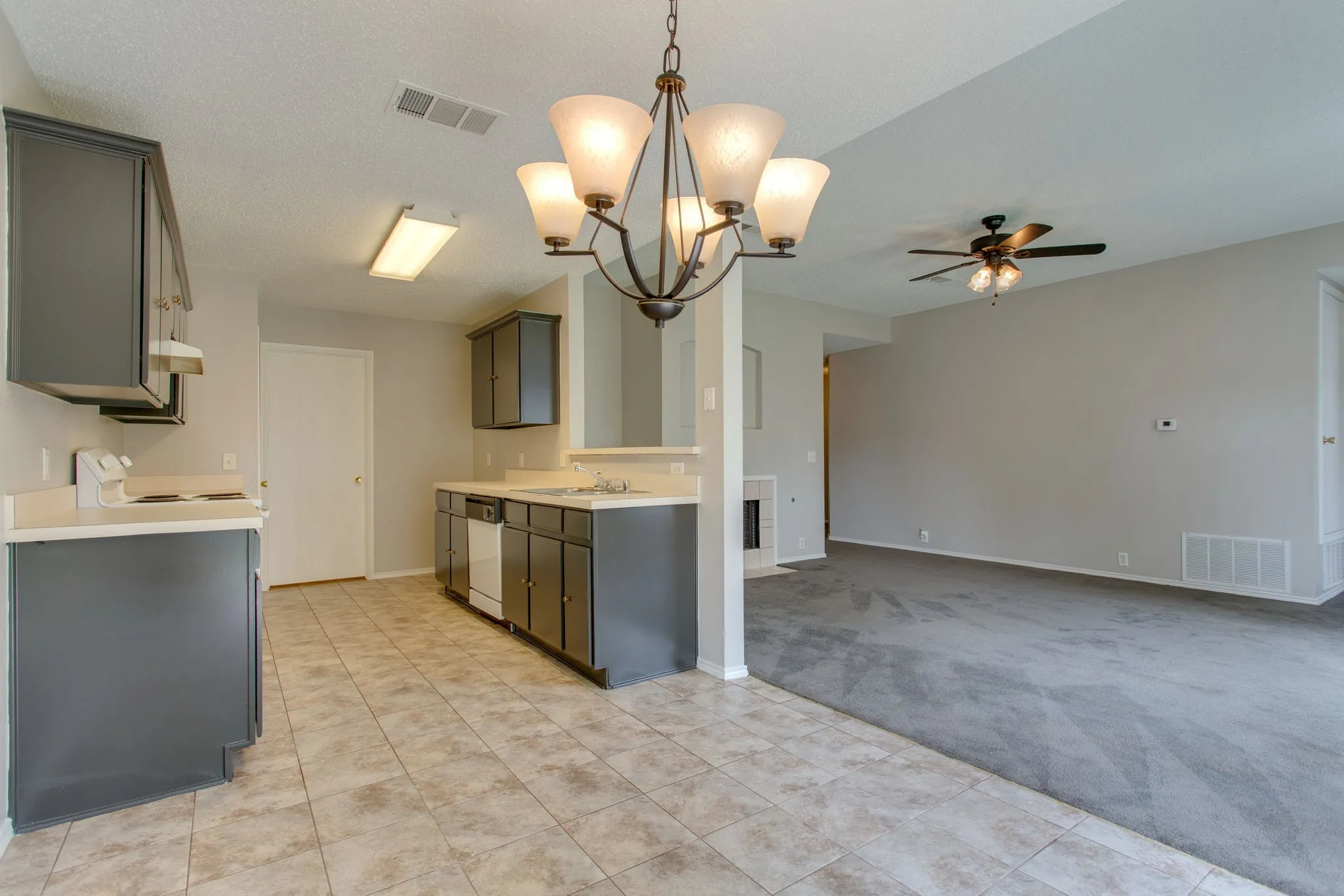 Single Family Residence For Rent in Denton County , 3141 Briary Trace Court, Denton, Texas 76210, 4 Bedroom, 2 Bathroom, 2 Garage spaces, 1,467 Sqft, built in 2000, mls#21393231, Real Estate Agent in Denton, Homes For Rent in Denton county, Homes For Rent in Denton, Realtor in Denton Texas, Real Estate Brokerage Independent Realty Texas, Luminita Cordes Realtor