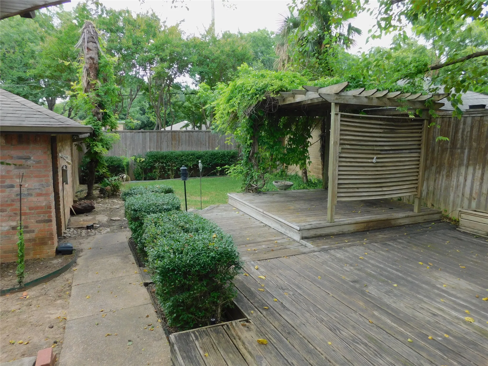 Single Family Residence For Rent in Dallas County , 2715 Alden Avenue, Dallas, Texas 75211, 3 Bedroom, 2 Bathroom, 2 Garage spaces, 1,402 Sqft, built in 1984, mls#21393154, Real Estate Agent in Dallas, Homes For Rent in Dallas county, Homes For Rent in Dallas, Realtor in Dallas Texas, Real Estate Brokerage Independent Realty Texas, Luminita Cordes Realtor