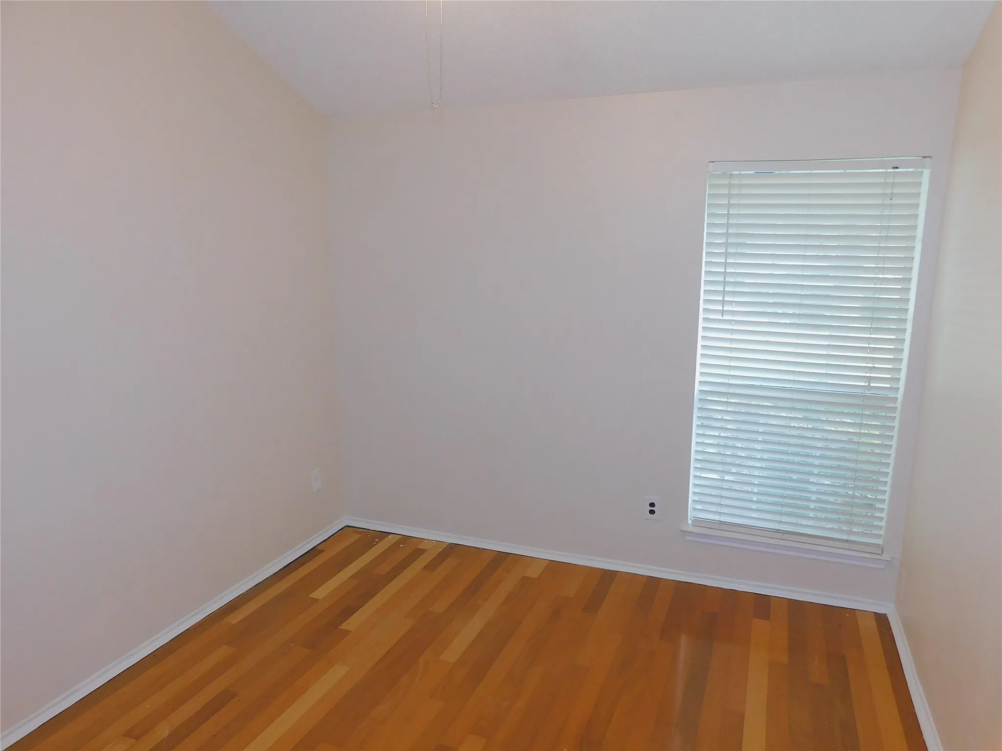 Single Family Residence For Rent in Dallas County , 2715 Alden Avenue, Dallas, Texas 75211, 3 Bedroom, 2 Bathroom, 2 Garage spaces, 1,402 Sqft, built in 1984, mls#21393154, Real Estate Agent in Dallas, Homes For Rent in Dallas county, Homes For Rent in Dallas, Realtor in Dallas Texas, Real Estate Brokerage Independent Realty Texas, Luminita Cordes Realtor