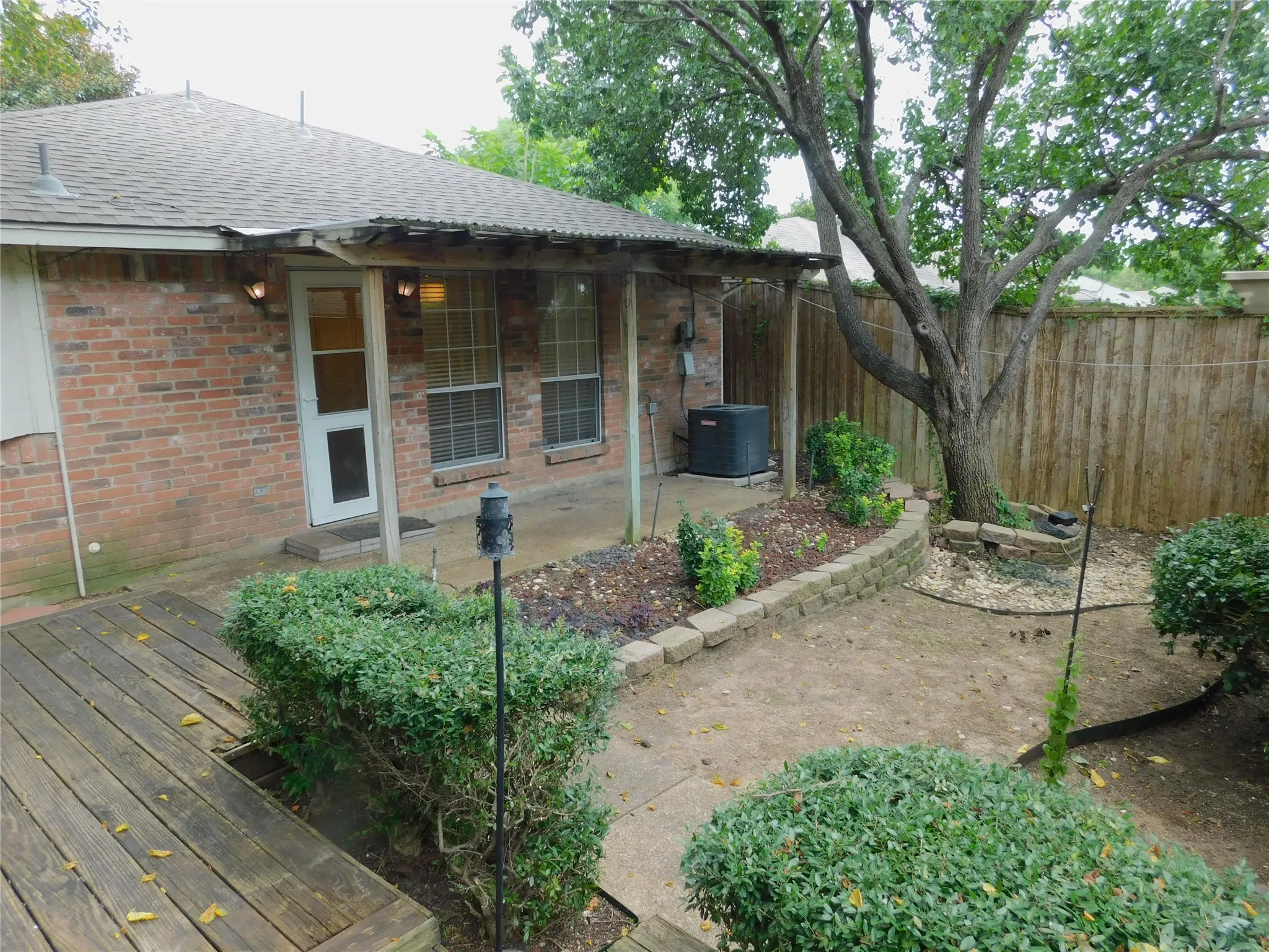 Single Family Residence For Rent in Dallas County , 2715 Alden Avenue, Dallas, Texas 75211, 3 Bedroom, 2 Bathroom, 2 Garage spaces, 1,402 Sqft, built in 1984, mls#21393154, Real Estate Agent in Dallas, Homes For Rent in Dallas county, Homes For Rent in Dallas, Realtor in Dallas Texas, Real Estate Brokerage Independent Realty Texas, Luminita Cordes Realtor