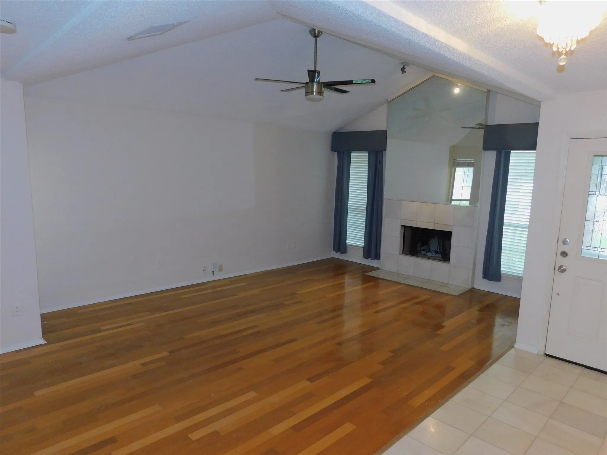 Single Family Residence For Rent in Dallas County , 2715 Alden Avenue, Dallas, Texas 75211, 3 Bedroom, 2 Bathroom, 2 Garage spaces, 1,402 Sqft, built in 1984, mls#21393154, Real Estate Agent in Dallas, Homes For Rent in Dallas county, Homes For Rent in Dallas, Realtor in Dallas Texas, Real Estate Brokerage Independent Realty Texas, Luminita Cordes Realtor