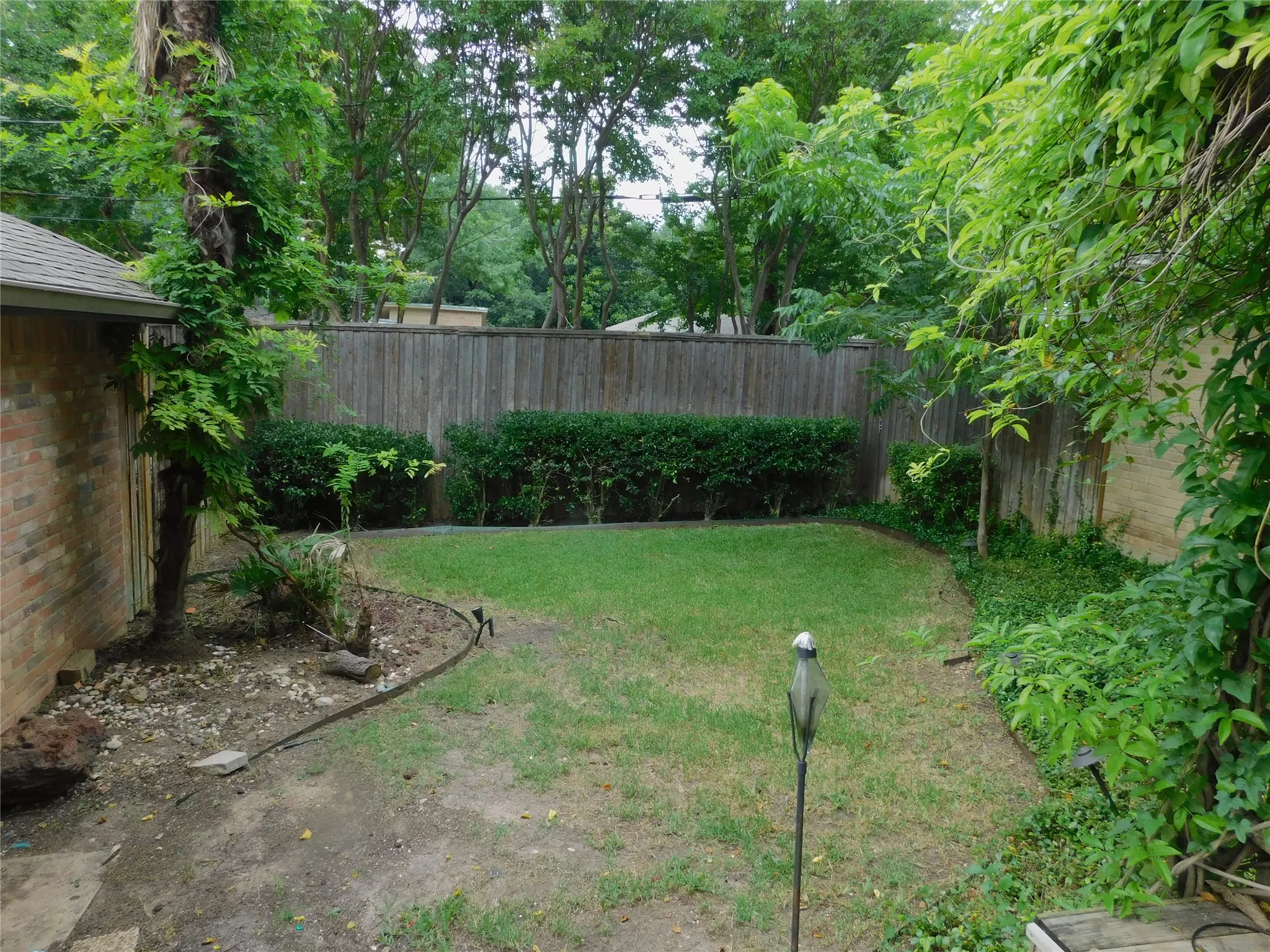 Single Family Residence For Rent in Dallas County , 2715 Alden Avenue, Dallas, Texas 75211, 3 Bedroom, 2 Bathroom, 2 Garage spaces, 1,402 Sqft, built in 1984, mls#21393154, Real Estate Agent in Dallas, Homes For Rent in Dallas county, Homes For Rent in Dallas, Realtor in Dallas Texas, Real Estate Brokerage Independent Realty Texas, Luminita Cordes Realtor