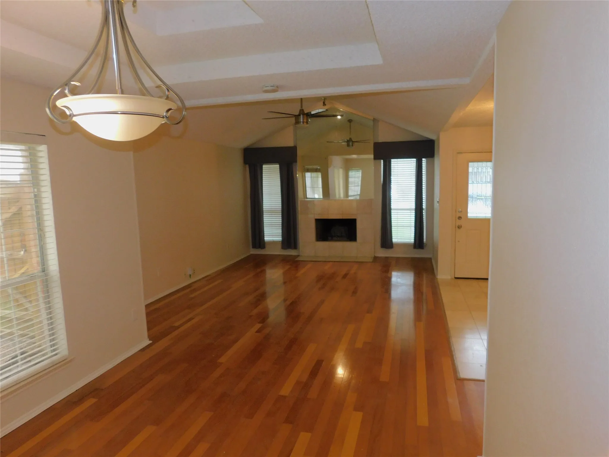 Single Family Residence For Rent in Dallas County , 2715 Alden Avenue, Dallas, Texas 75211, 3 Bedroom, 2 Bathroom, 2 Garage spaces, 1,402 Sqft, built in 1984, mls#21393154, Real Estate Agent in Dallas, Homes For Rent in Dallas county, Homes For Rent in Dallas, Realtor in Dallas Texas, Real Estate Brokerage Independent Realty Texas, Luminita Cordes Realtor