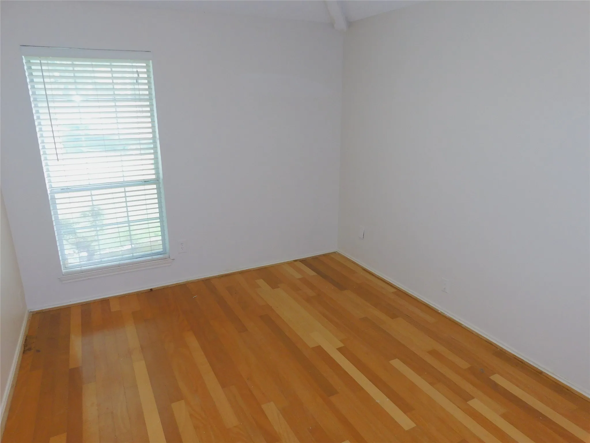 Single Family Residence For Rent in Dallas County , 2715 Alden Avenue, Dallas, Texas 75211, 3 Bedroom, 2 Bathroom, 2 Garage spaces, 1,402 Sqft, built in 1984, mls#21393154, Real Estate Agent in Dallas, Homes For Rent in Dallas county, Homes For Rent in Dallas, Realtor in Dallas Texas, Real Estate Brokerage Independent Realty Texas, Luminita Cordes Realtor